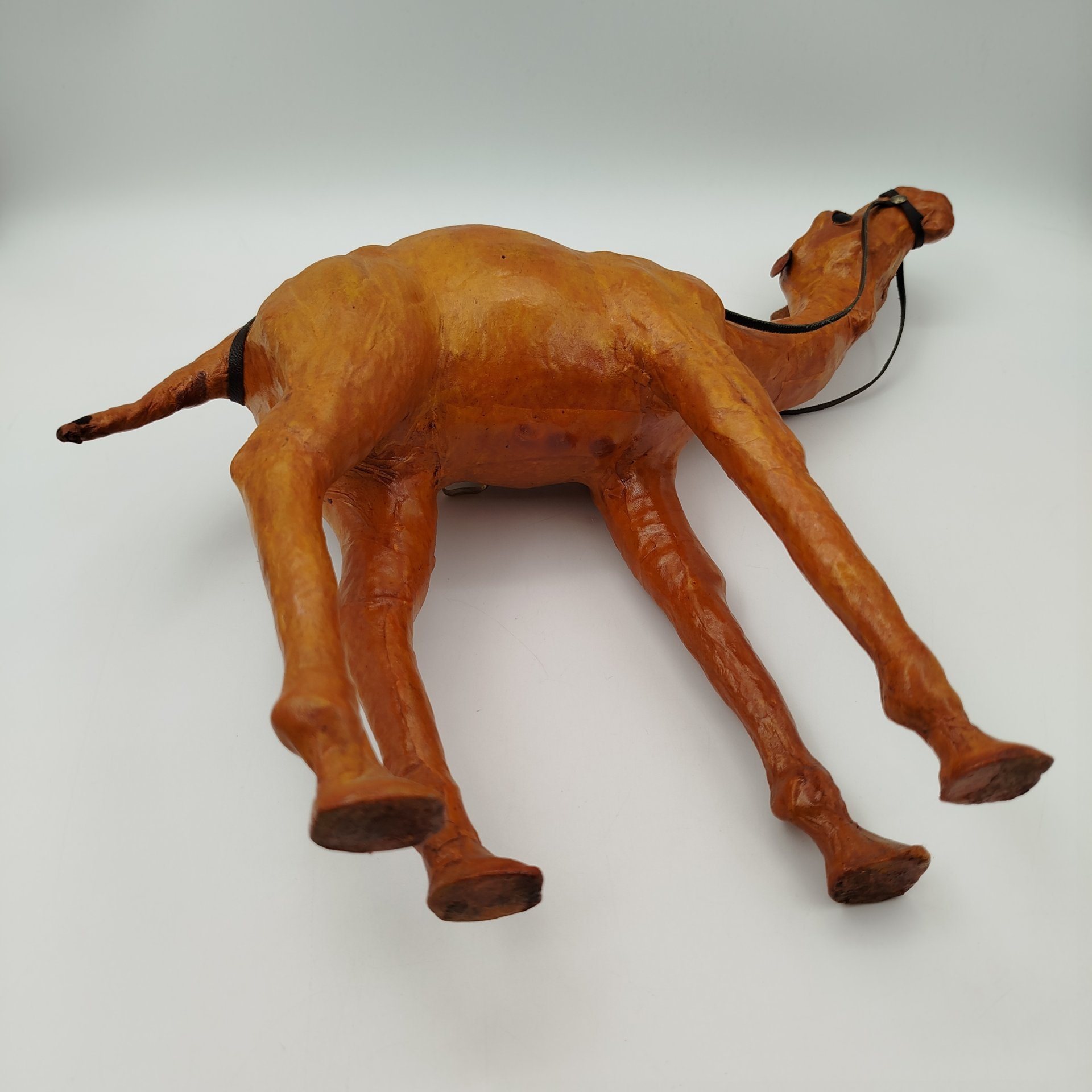 Статуэтка "Верблюд", кожа, сплав металлов, Северная Африка, 1970-1990 гг.