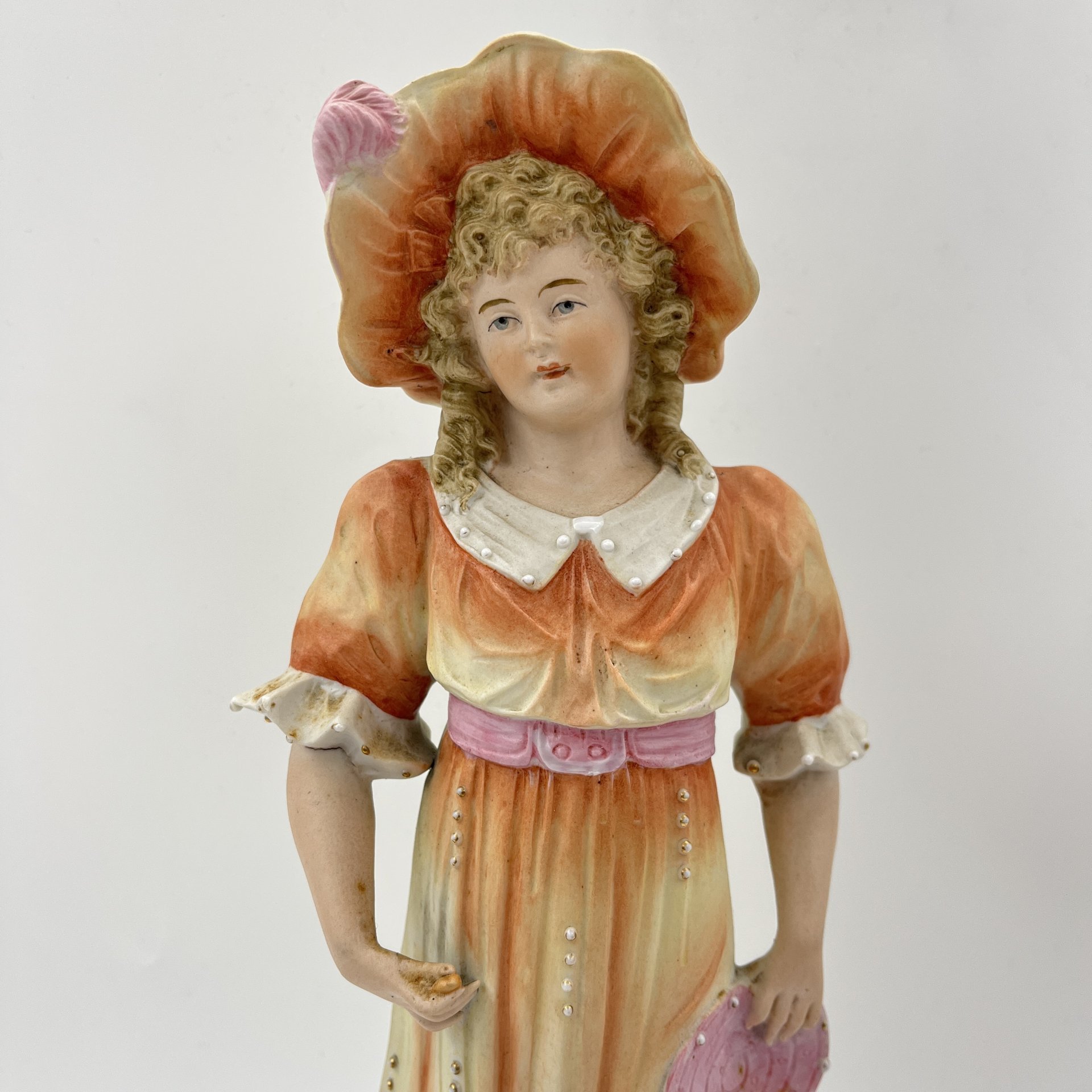 Статуэтка "Девушка с петухом", бисквит, роспись, золочение, Samson, Edmé et Cie, Франция, 1940-1969 гг.