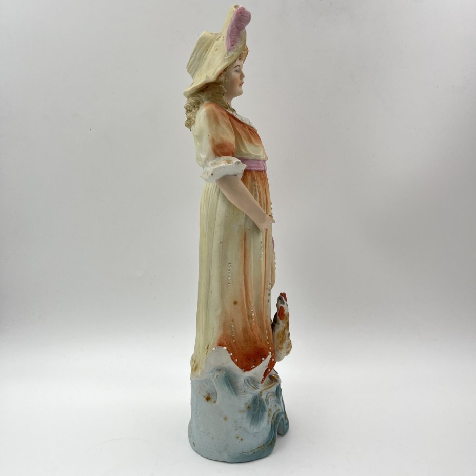 Статуэтка "Девушка с петухом"