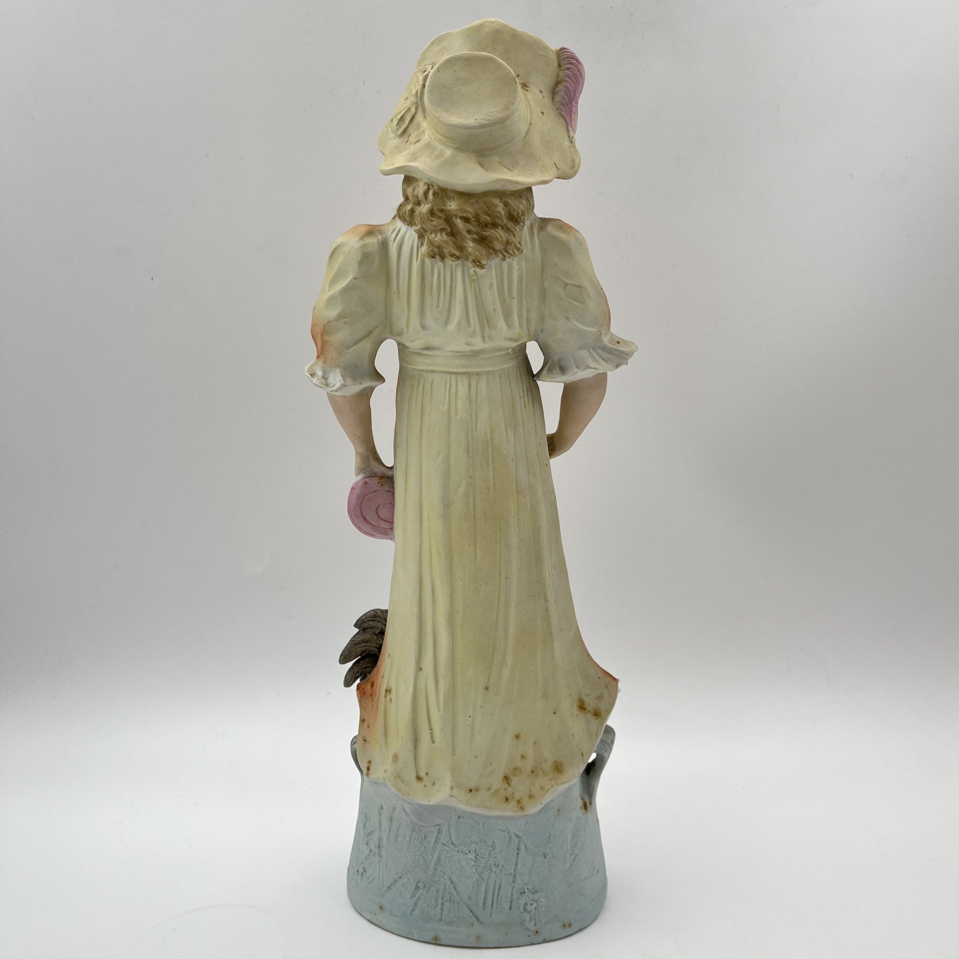 Статуэтка "Девушка с петухом", бисквит, роспись, золочение, Samson, Edmé et Cie, Франция, 1940-1969 гг.