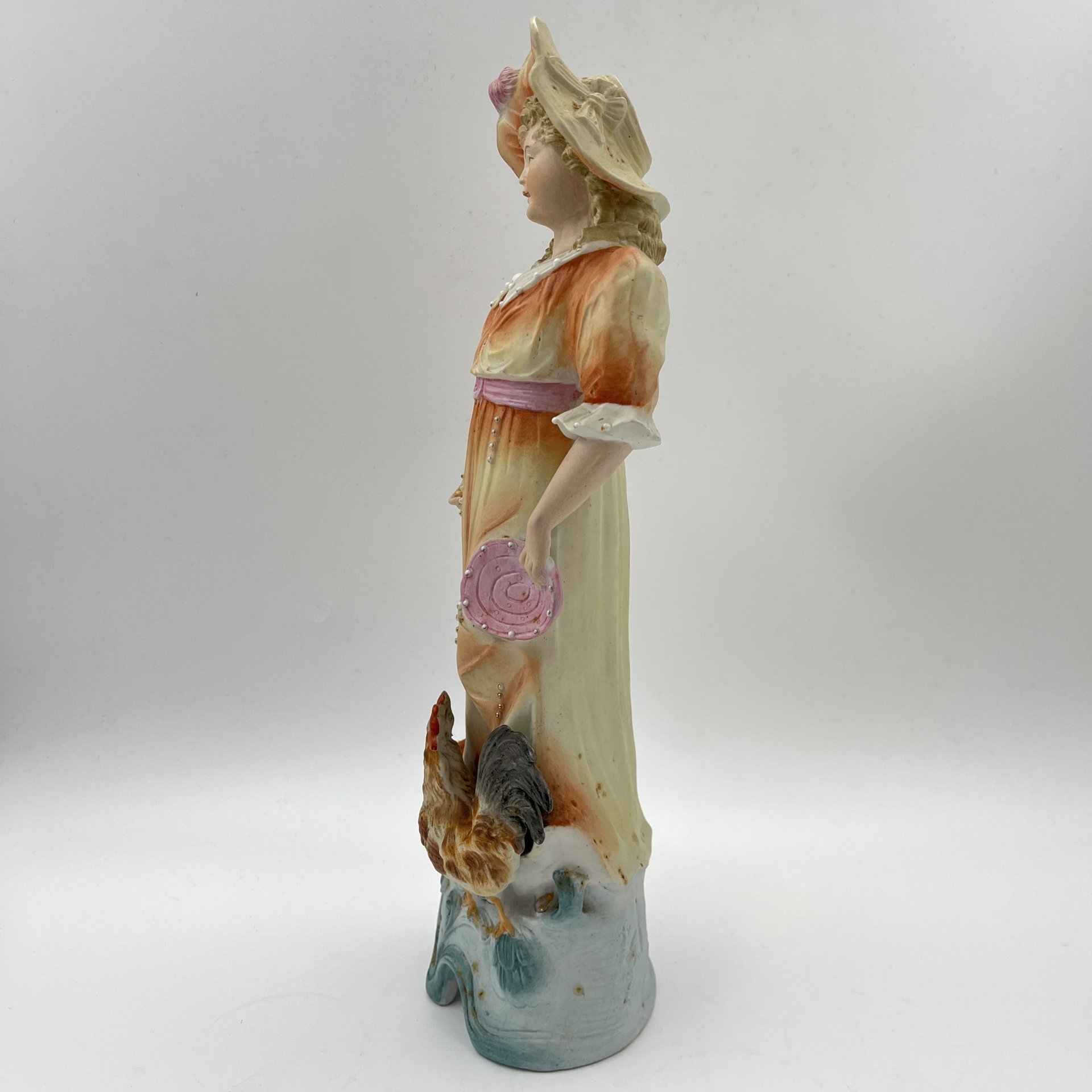 Статуэтка "Девушка с петухом", бисквит, роспись, золочение, Samson, Edmé et Cie, Франция, 1940-1969 гг.