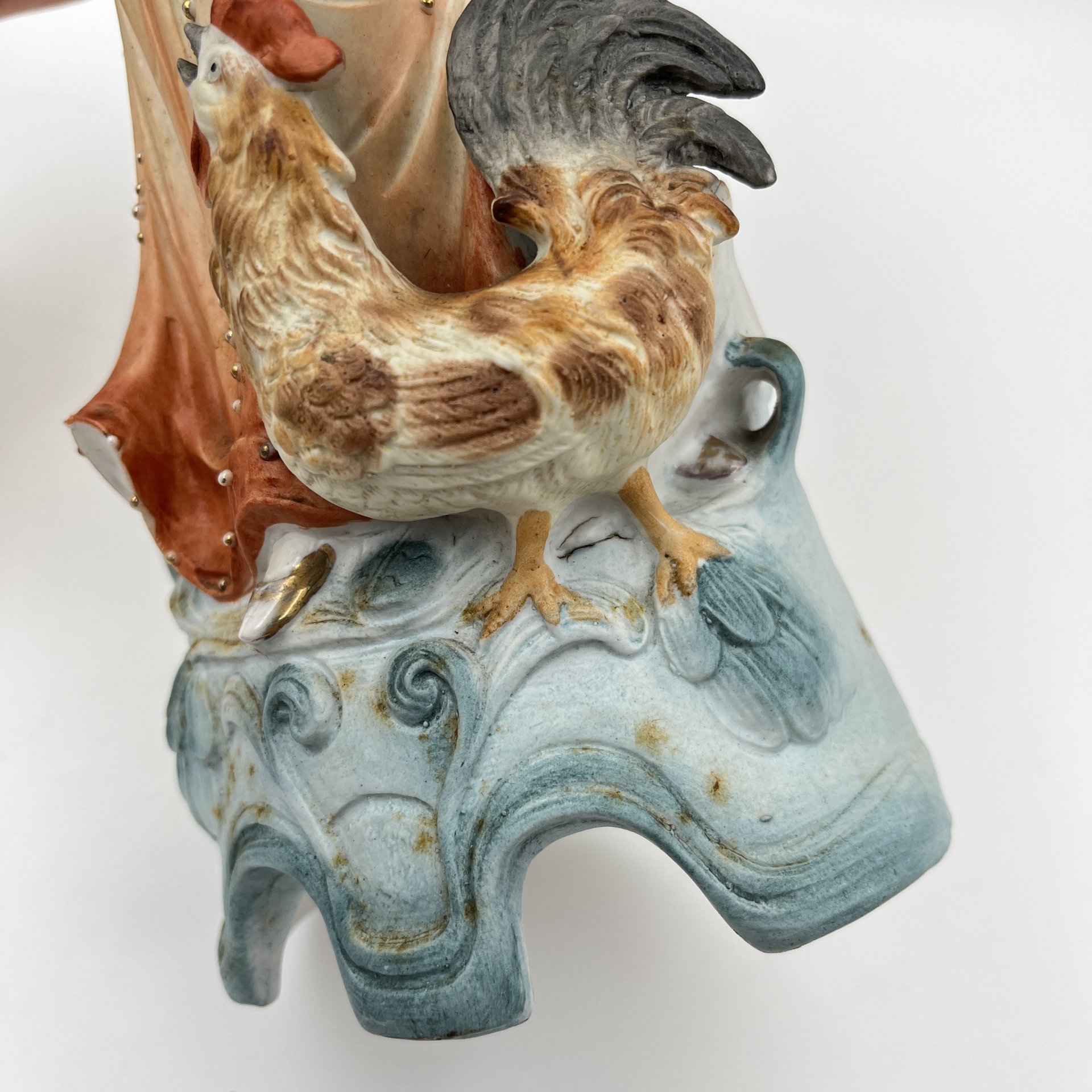 Статуэтка "Девушка с петухом", бисквит, роспись, золочение, Samson, Edmé et Cie, Франция, 1940-1969 гг.