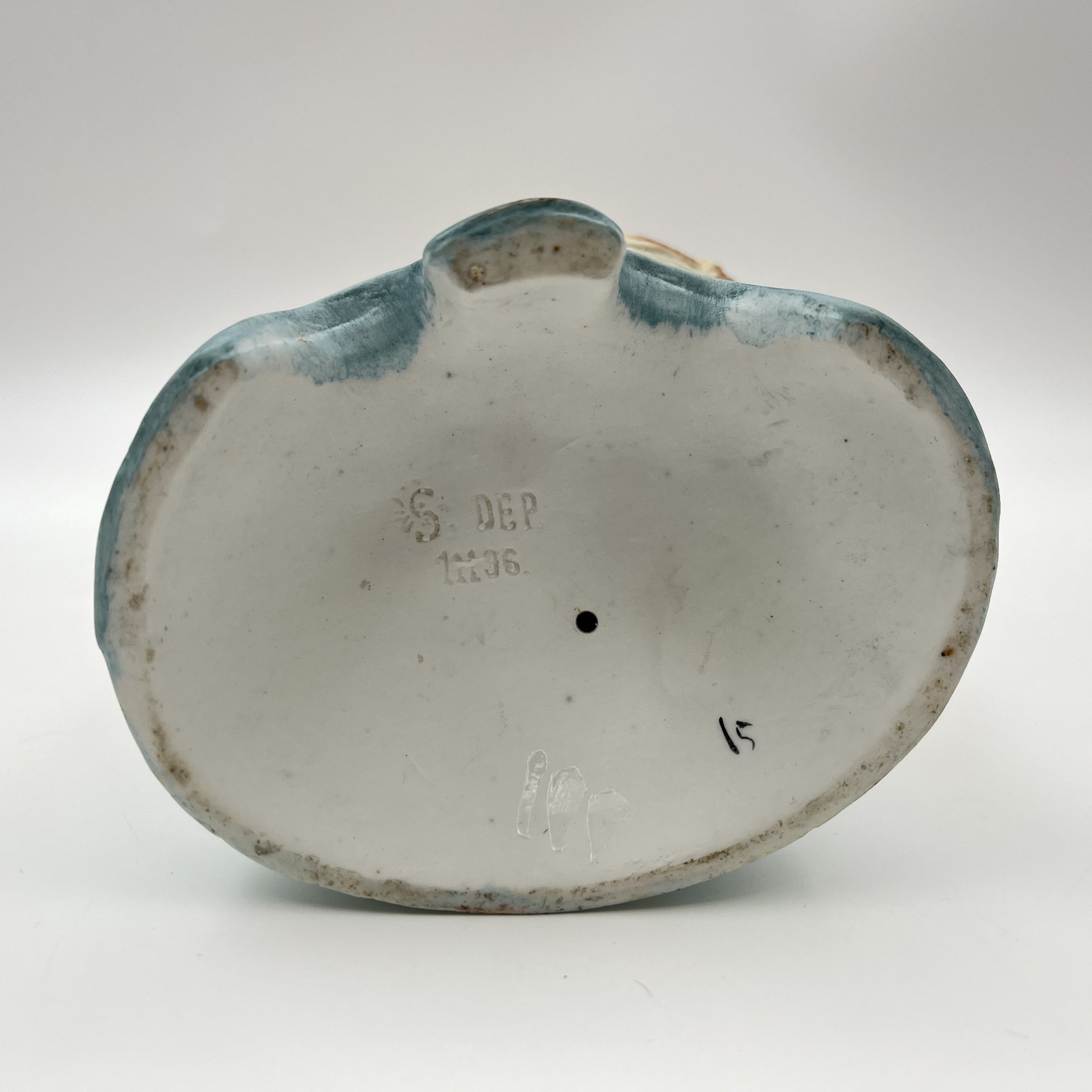 Статуэтка "Девушка с петухом", бисквит, роспись, золочение, Samson, Edmé et Cie, Франция, 1940-1969 гг.