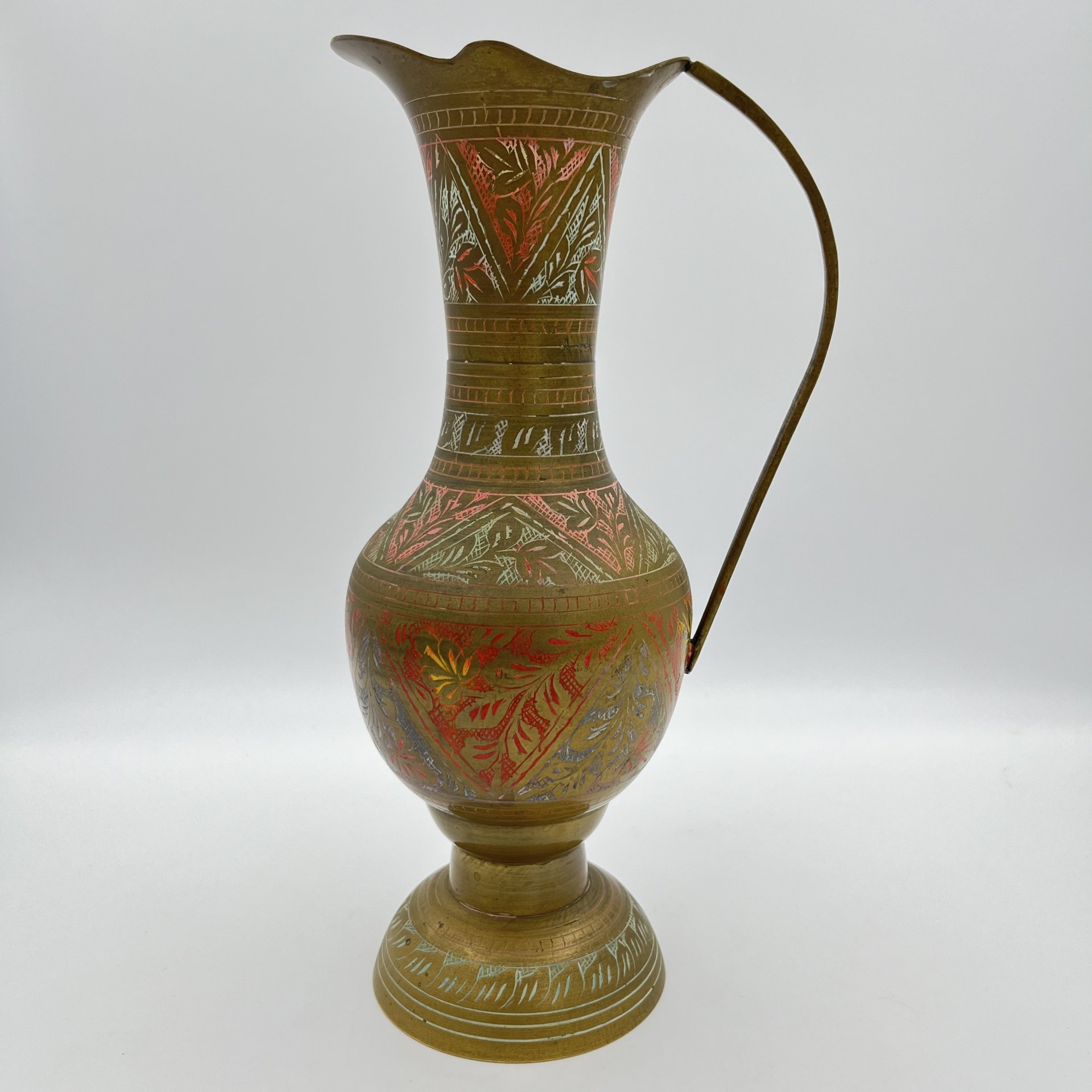 Кувшин выполненный в восточном стиле