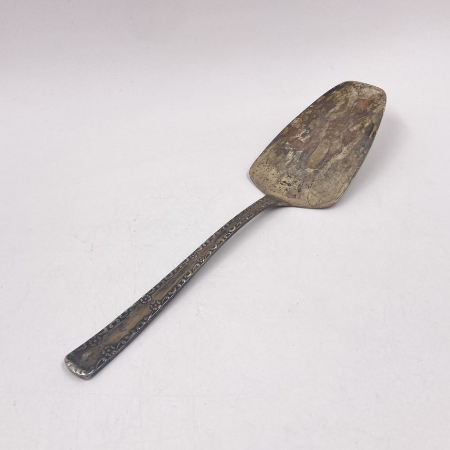 Лопатка для торта с растительным декором, мНЦ (медь-никель-цинк), СССР, 1960-1990 гг.