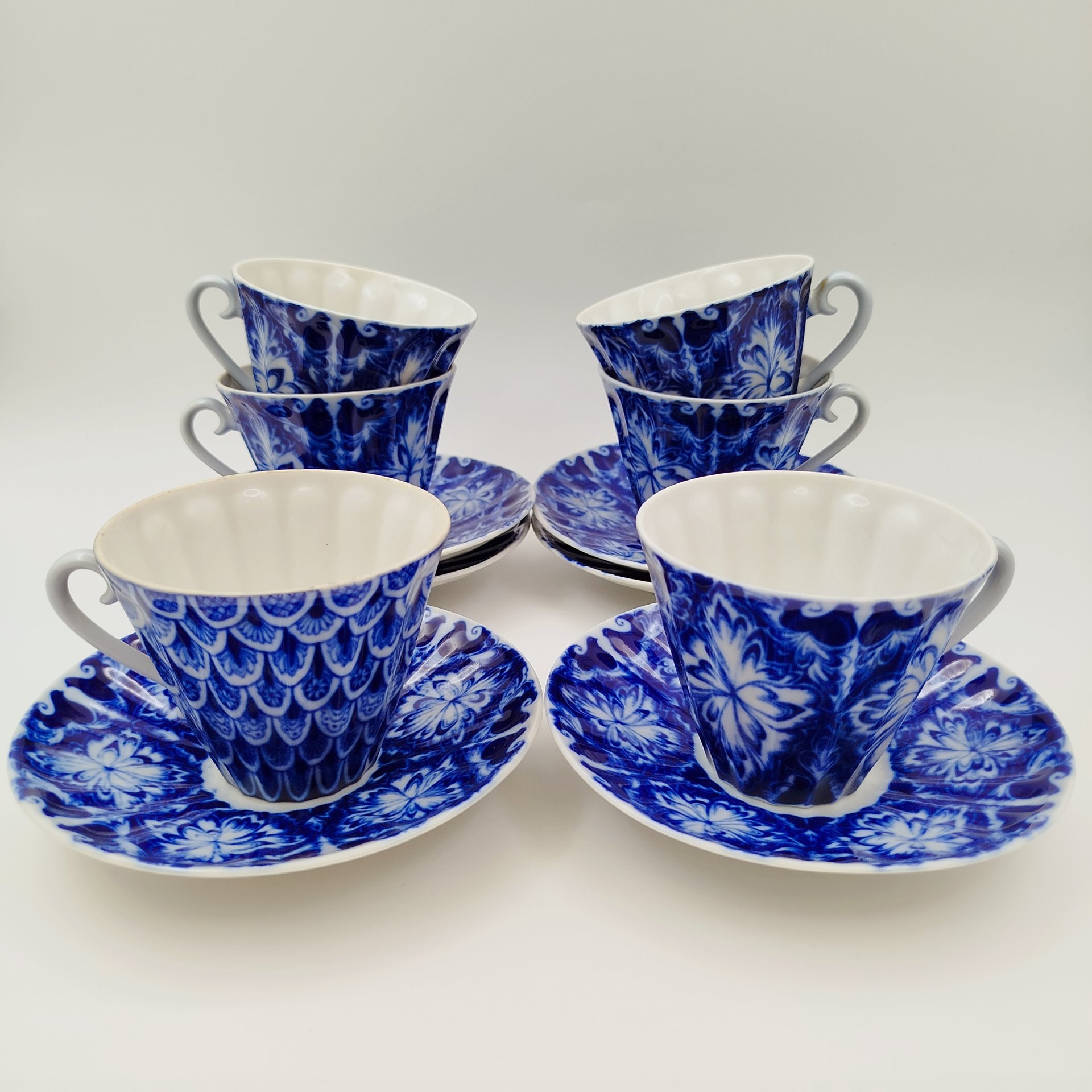 Набор из шести чайных пар формы "Лучистая" с синим цветочным декором( в подборе),, фарфор, деколь, Ленинградский фарфоровый завод (ЛФЗ), СССР, 1970-1990 гг.