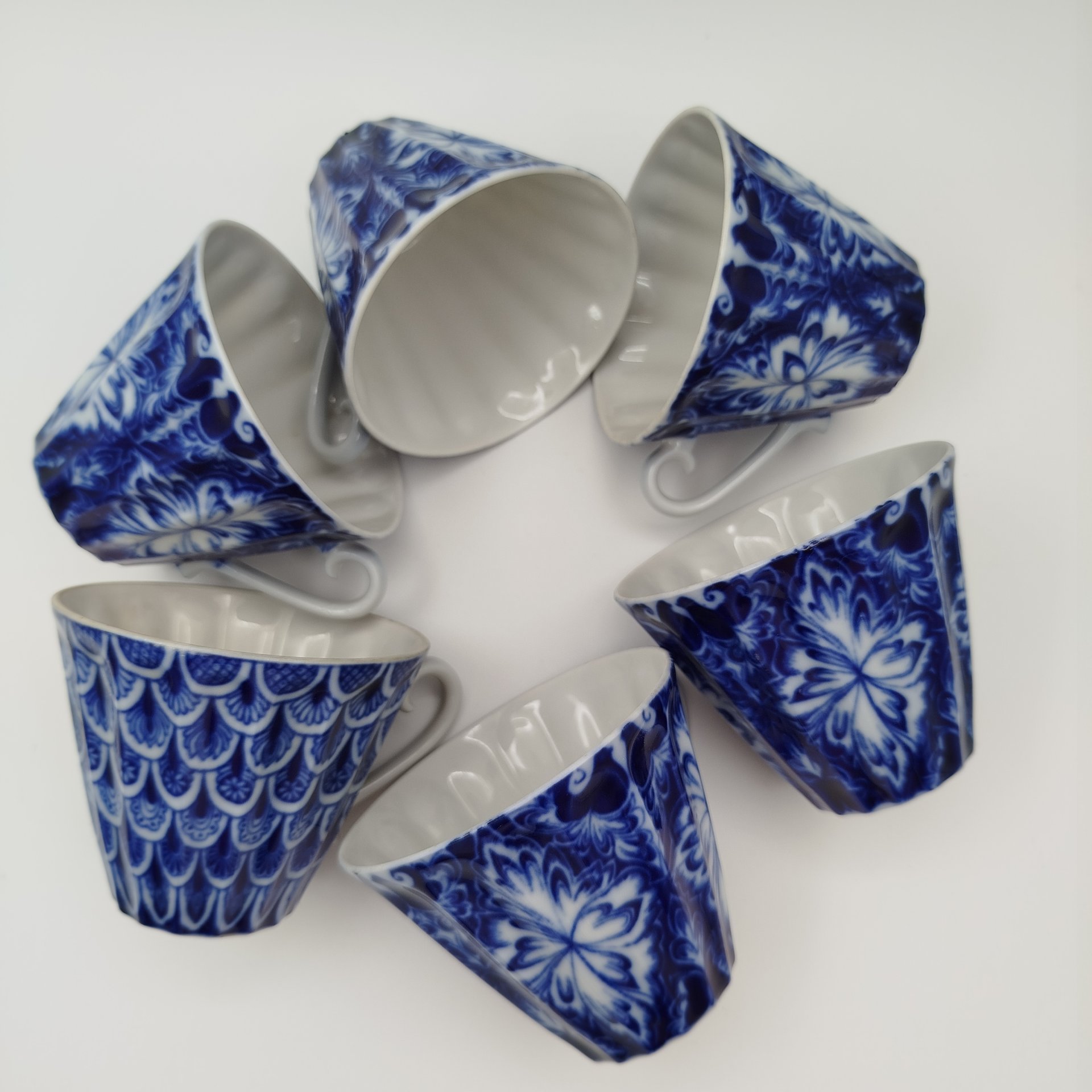 Набор из шести чайных пар формы "Лучистая" с синим цветочным декором( в подборе),, фарфор, деколь, Ленинградский фарфоровый завод (ЛФЗ), СССР, 1970-1990 гг.