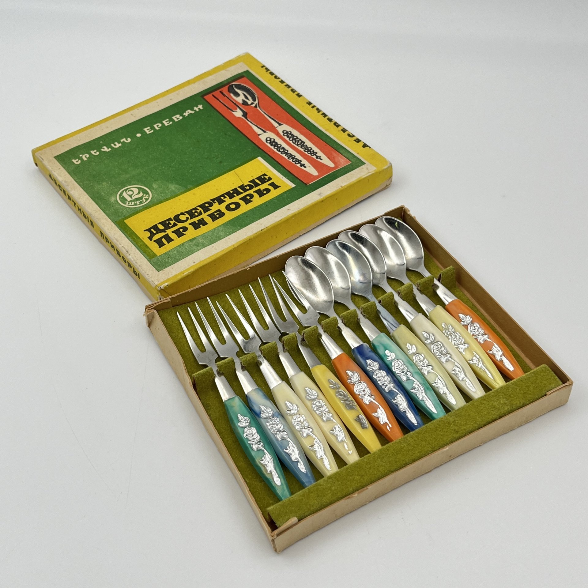 Набор десертных приборов (вилки и ложки, 12 шт.) на 6 персон, в коробке, металл, пластик, картон (коробка), СССР, 1980-1990 гг.