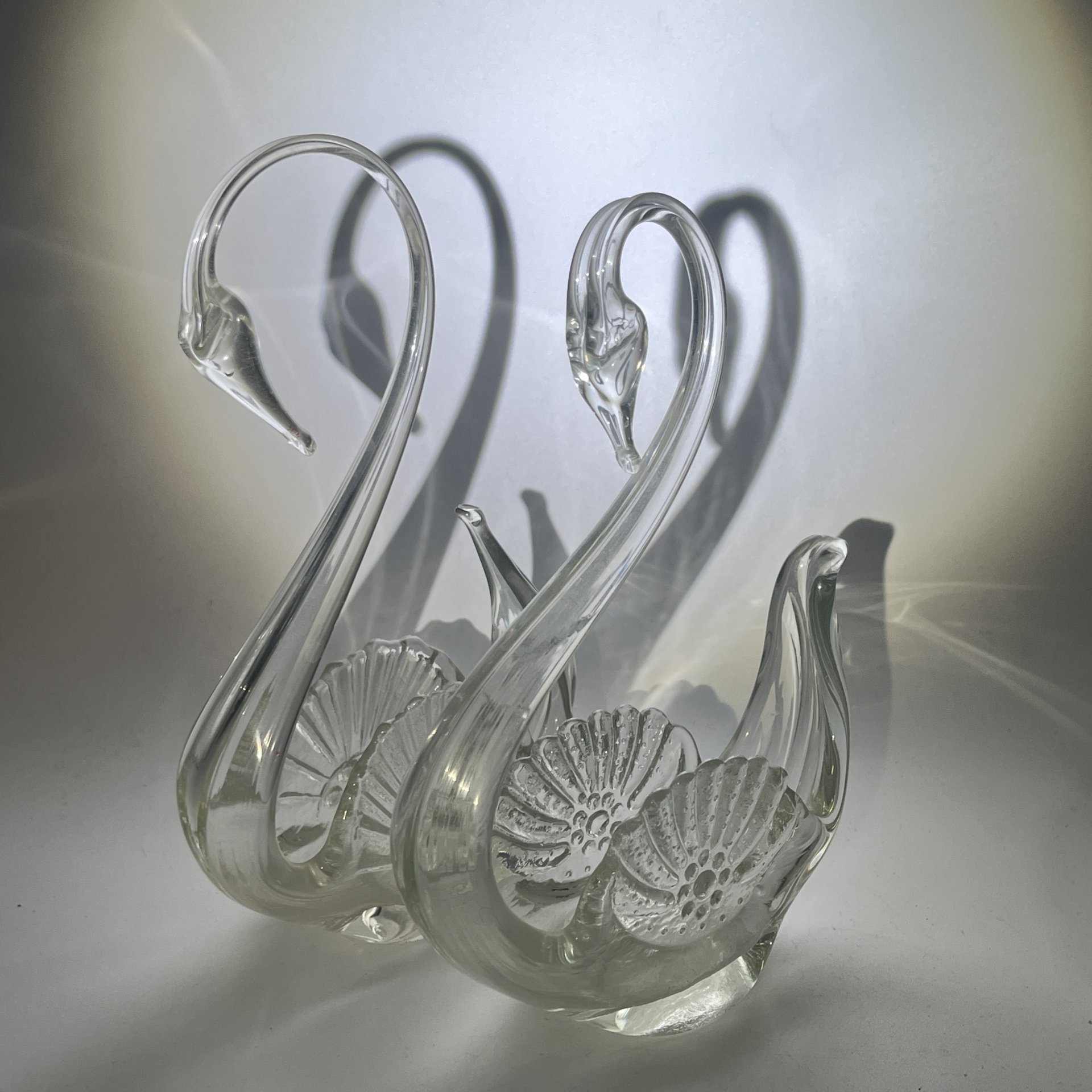 Пара салфетниц "Лебеди", стекло, гутная техника, пресс, СССР, 1970-1990 гг.