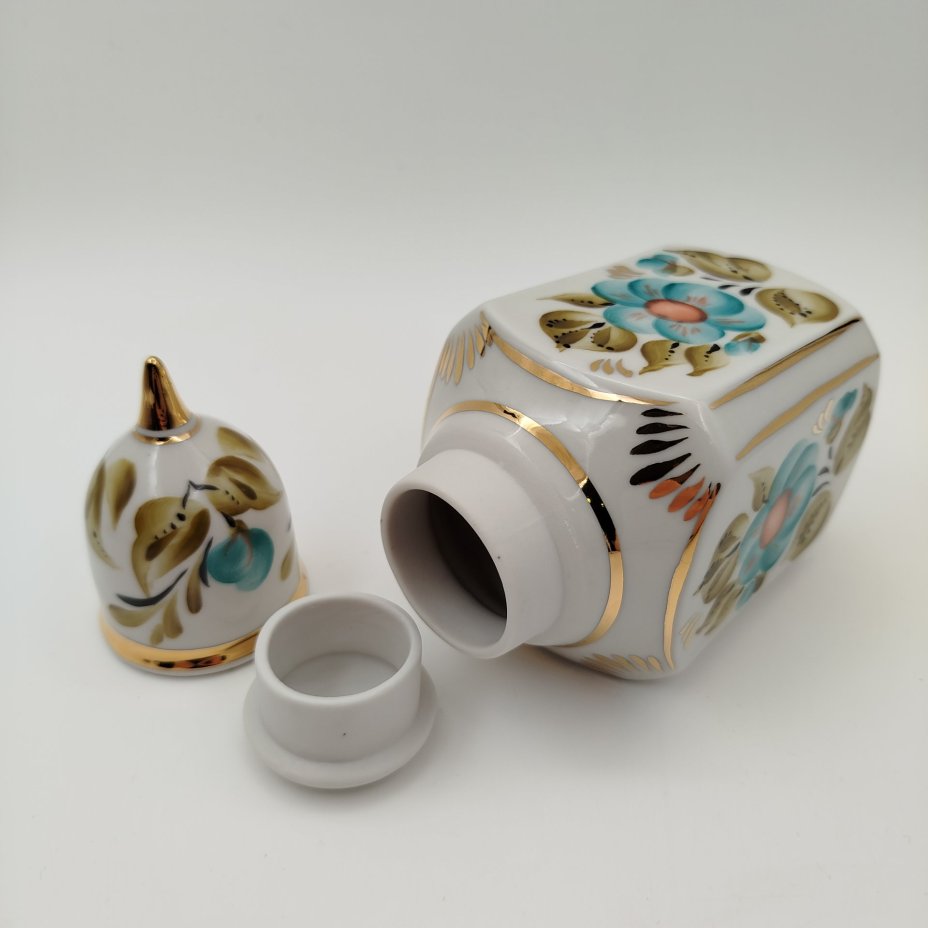 Чайница с цветочным декором, фарфор, роспись, золочение, Кисловодская фабрика сувениров, СССР, 1980-1990 гг.