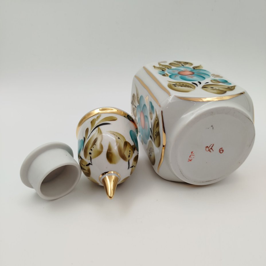 Чайница с цветочным декором, фарфор, роспись, золочение, Кисловодская фабрика сувениров, СССР, 1980-1990 гг.