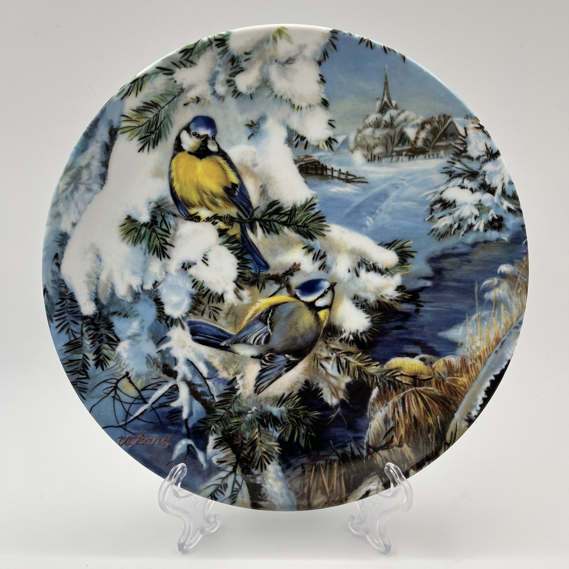 Тарелка настенная декоративная "Синицы среди еловых ветвей", художник Урсула Банд (Ursula Band), серия "Птицы зимой", фарфор, деколь, Hutschenreuther (Хутченройтер), Германия, 1992 г.