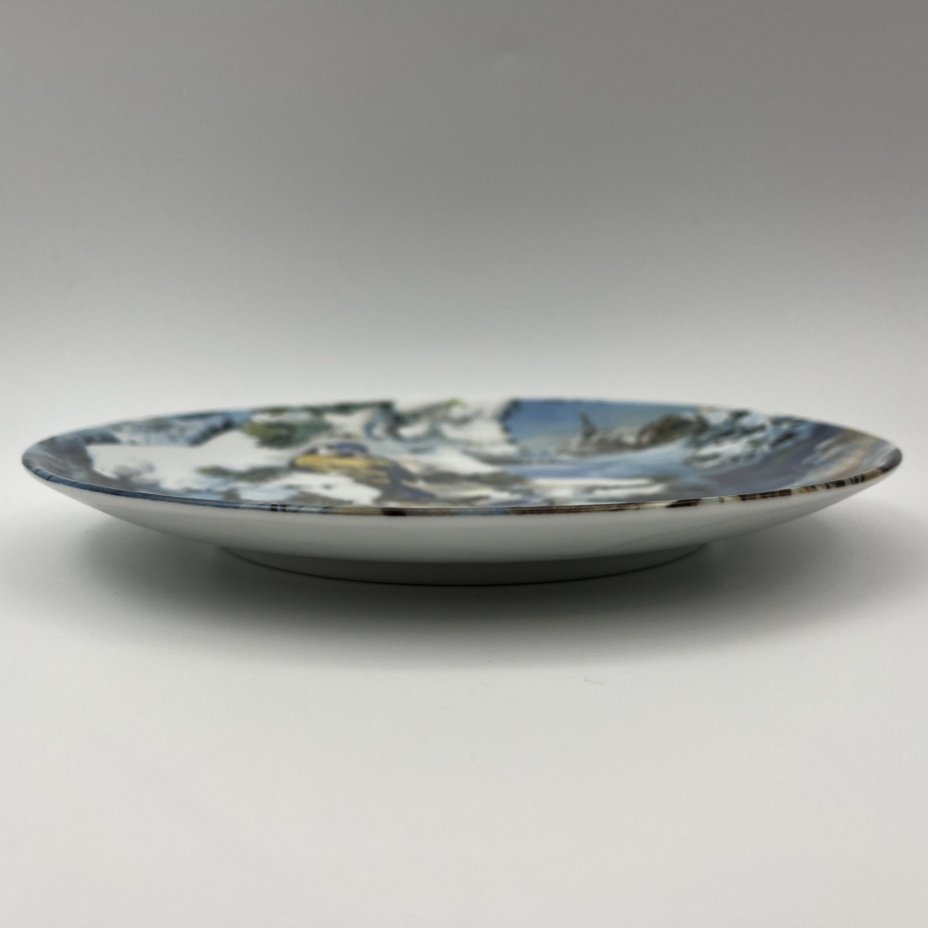 Тарелка настенная декоративная "Синицы среди еловых ветвей", художник Урсула Банд (Ursula Band), серия "Птицы зимой"