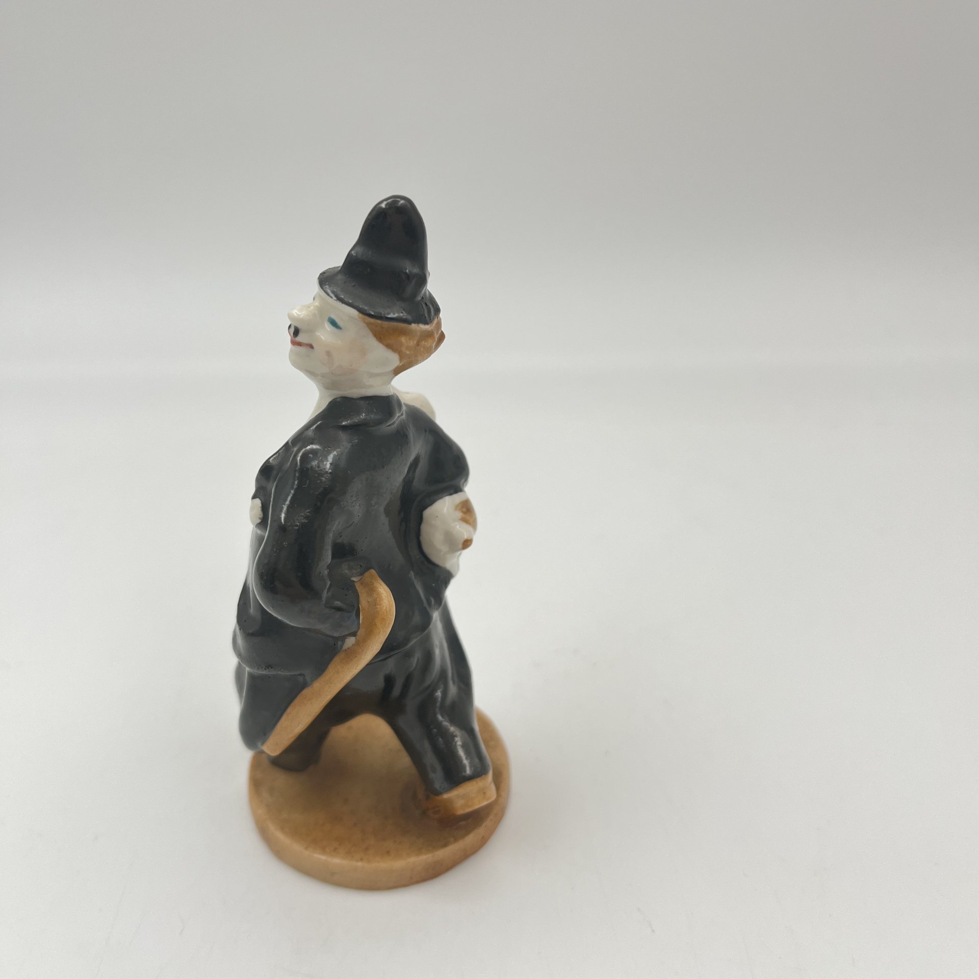 Статуэтка "Клоун Карандаш", автор Г. А. В. Траугот, фарфор, роспись, Артель «Прогресс», СССР, 1950-1960 гг.