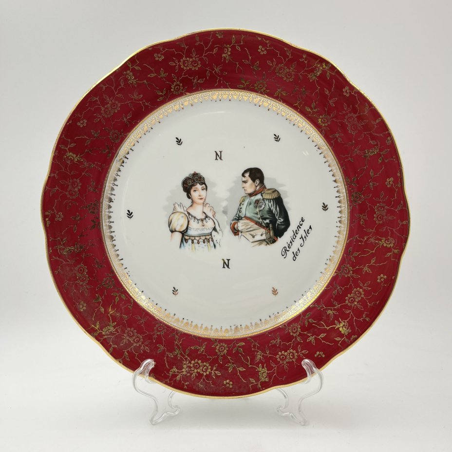 Тарелка декоративная, украшенная изображением Наполеона Бонопарта и Жозефины, фарфор, деколь, крытье, золочение, Limoges, Франция, 1960-1980 гг.