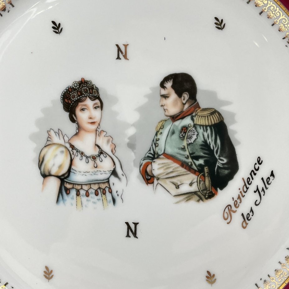 Тарелка декоративная, украшенная изображением Наполеона Бонопарта и Жозефины, фарфор, деколь, крытье, золочение, Limoges, Франция, 1960-1980 гг.