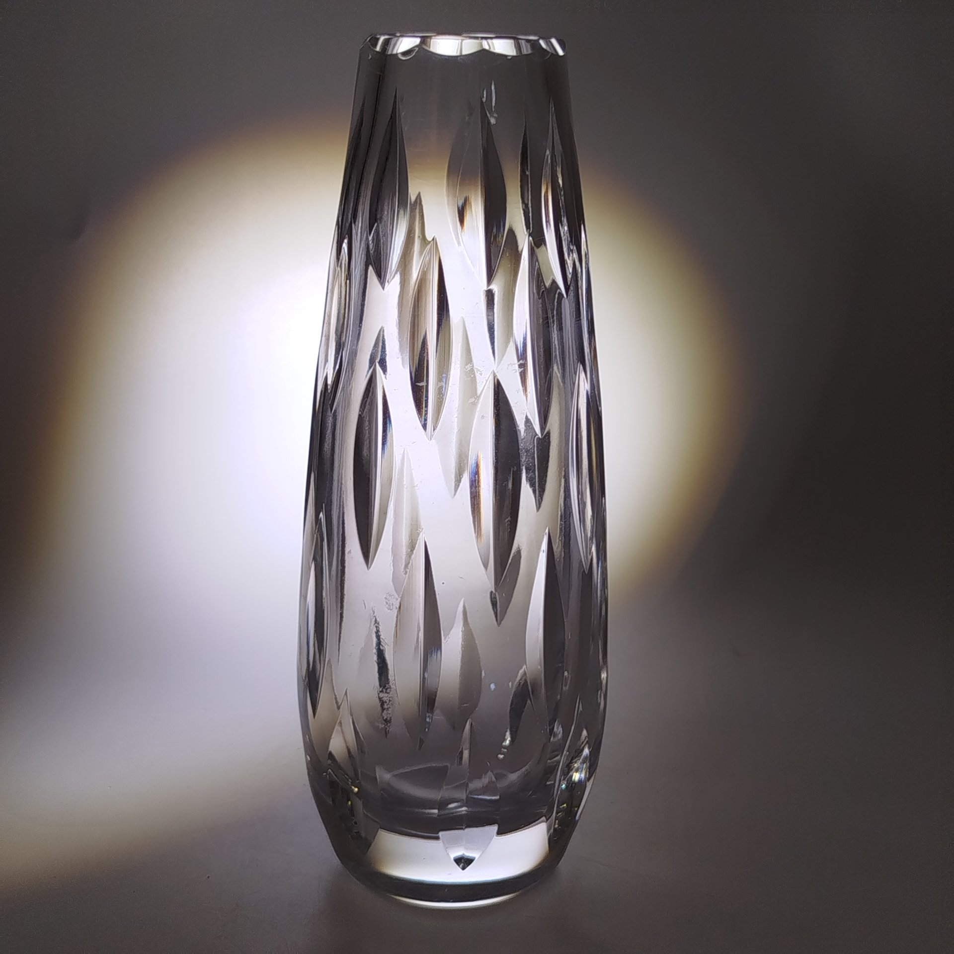 Ваза для цветов (небольшого размера) "Капелька", стекло, резьба, Гусевской хрустальный завод (Гусь-Хрустальный), СССР, 1970-1980 гг.