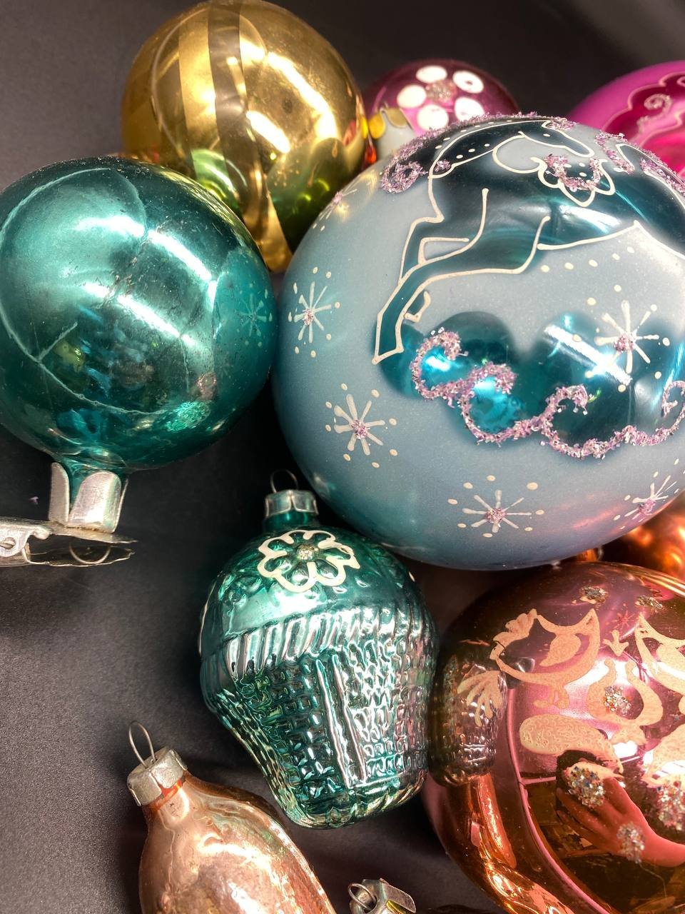 Набор из винтажных елочных игрушек разных форм