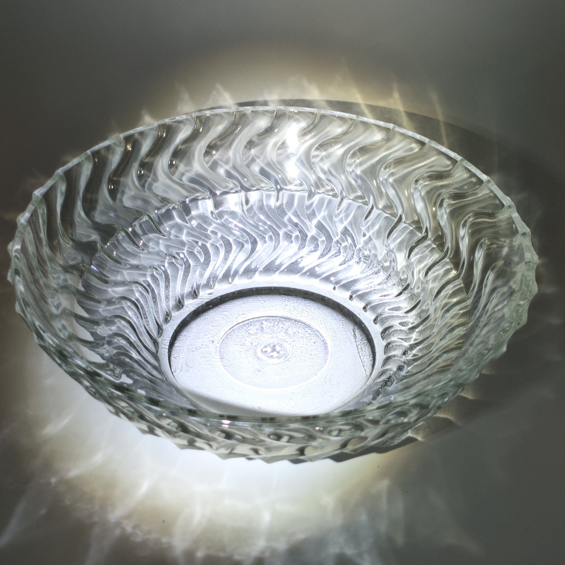 Кофнетница (фруктовница) с рельефным декором, стекло, пресс, Уршельский стеклозавод имени 10-й годовщины Октября, СССР, 1963-1983 гг.