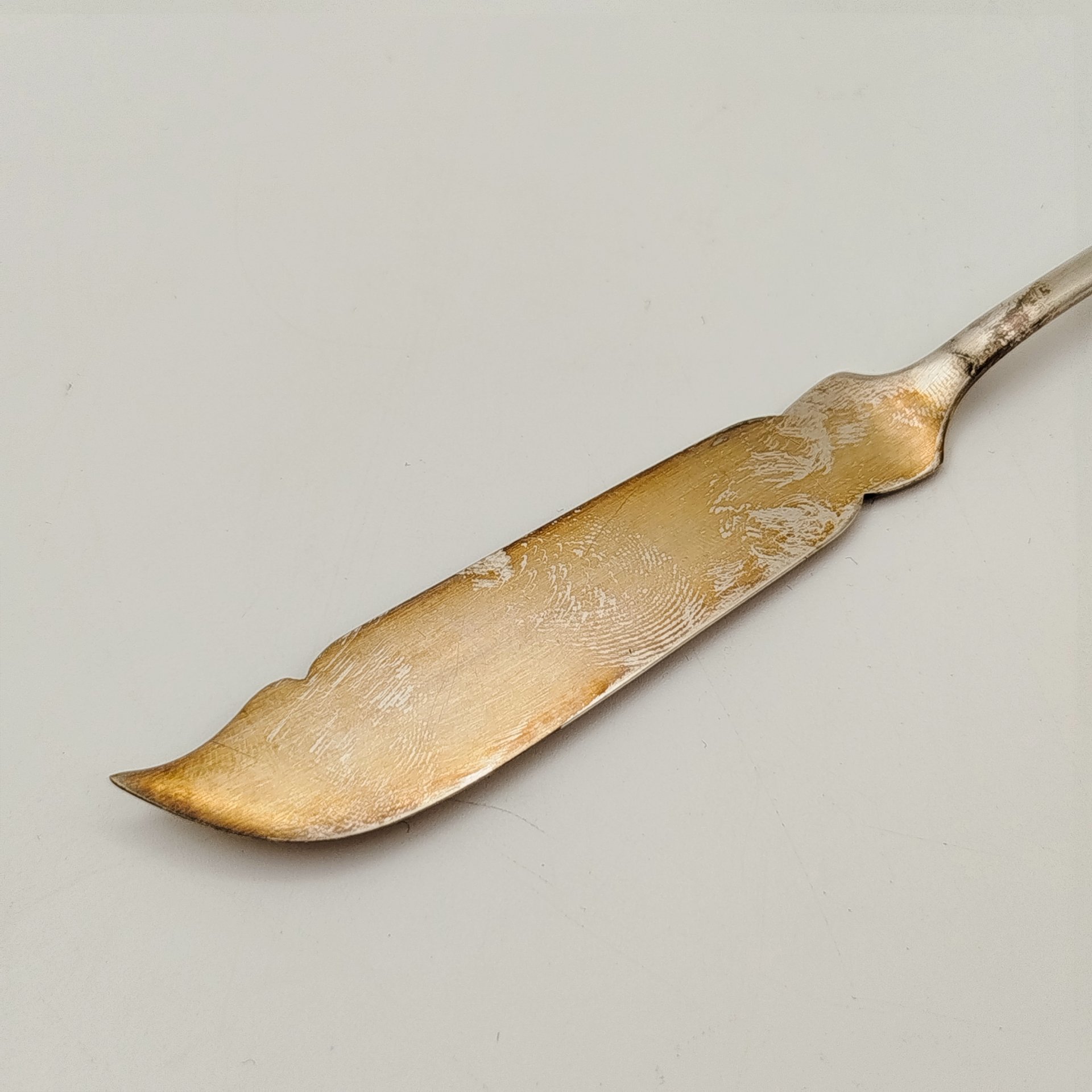 Нож для рыбы, украшенный монограммой с короной, металл, серебрение, Европа, 1890-1917 гг.