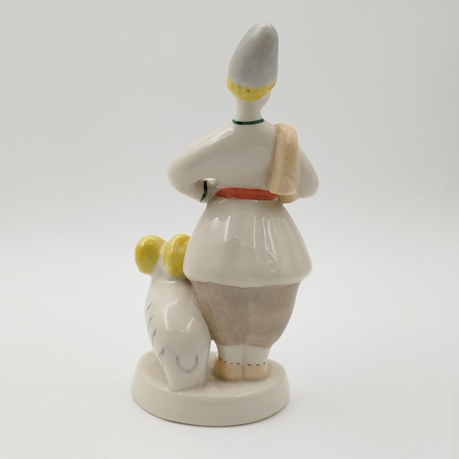 Статуэтка «Пастух с бараном" ("Чабан"), фарфор, роспись, Полонский завод художественной керамики (Полонное ЗХК), СССР, 1960-1990 гг.