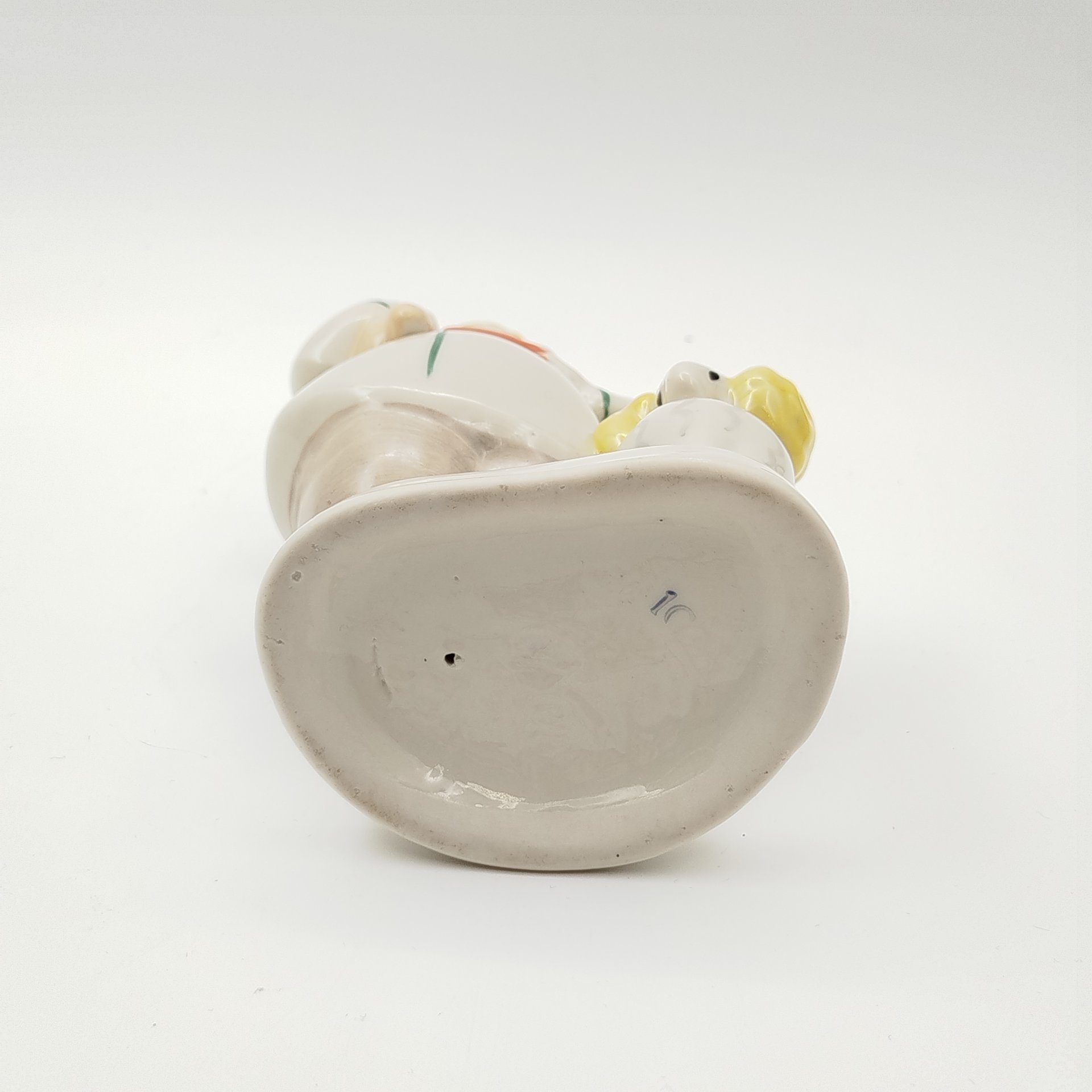 Статуэтка «Пастух с бараном" ("Чабан"), фарфор, роспись, Полонский завод художественной керамики (Полонное ЗХК), СССР, 1960-1990 гг.