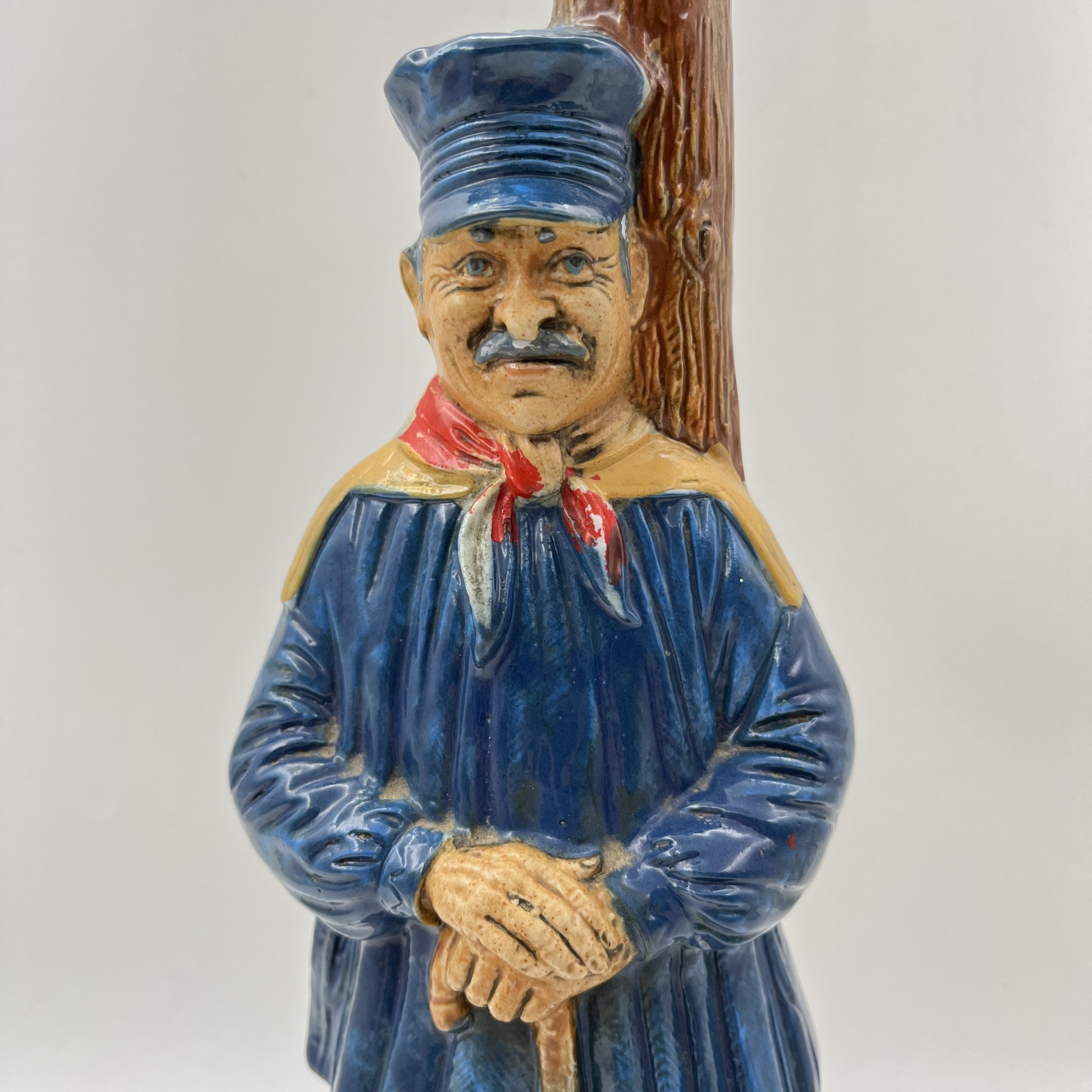 Штоф фигурный в виде мужчины в синем кафтане и фуражке, K.L.E.M., керамика, роспись, Италия, 1978 г.