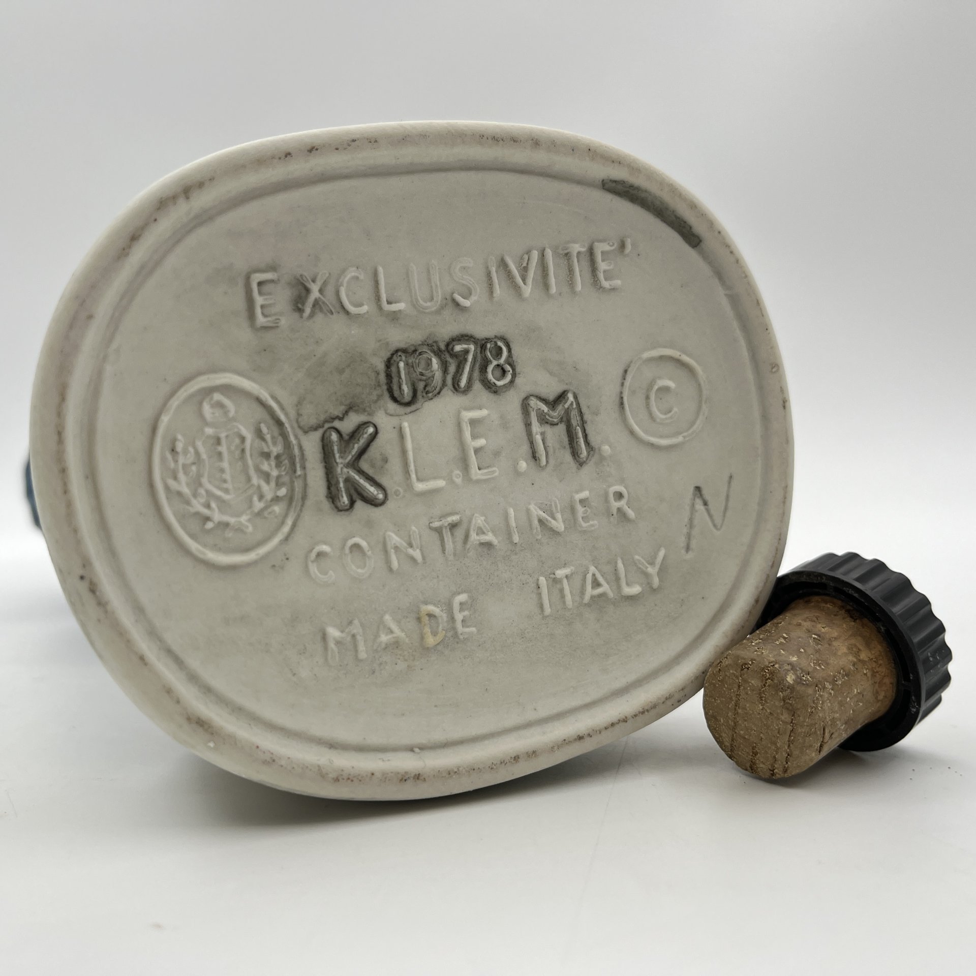 Штоф фигурный в виде мужчины в синем кафтане и фуражке, K.L.E.M., керамика, роспись, Италия, 1978 г.