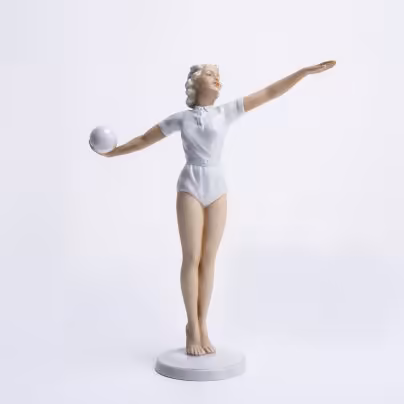 Статуэтка "Волейболистка", фарфор, роспись, золочение, мануфактура "Schaubach Kunst", Германия, 1953-1962 гг., Schaubach-Kunst
