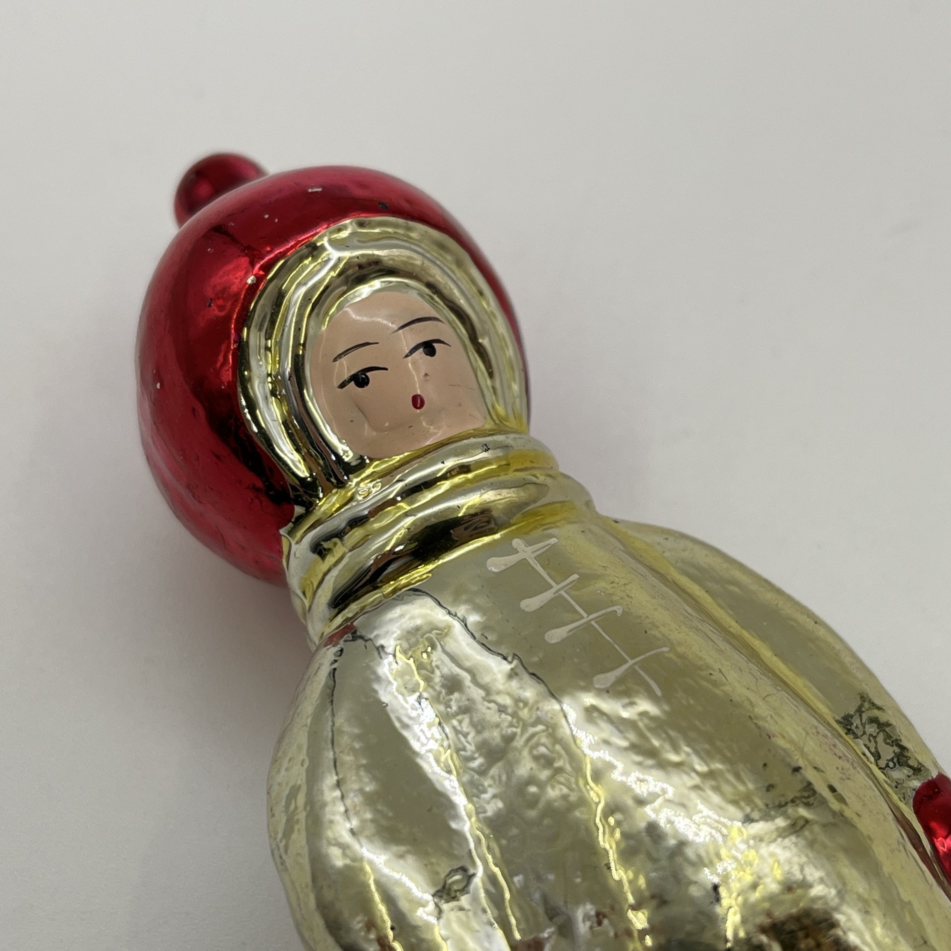 Ёлочная игрушка на прищепке "Космонавт", стекло, краска, металл, СССР, 1960-1980 гг.