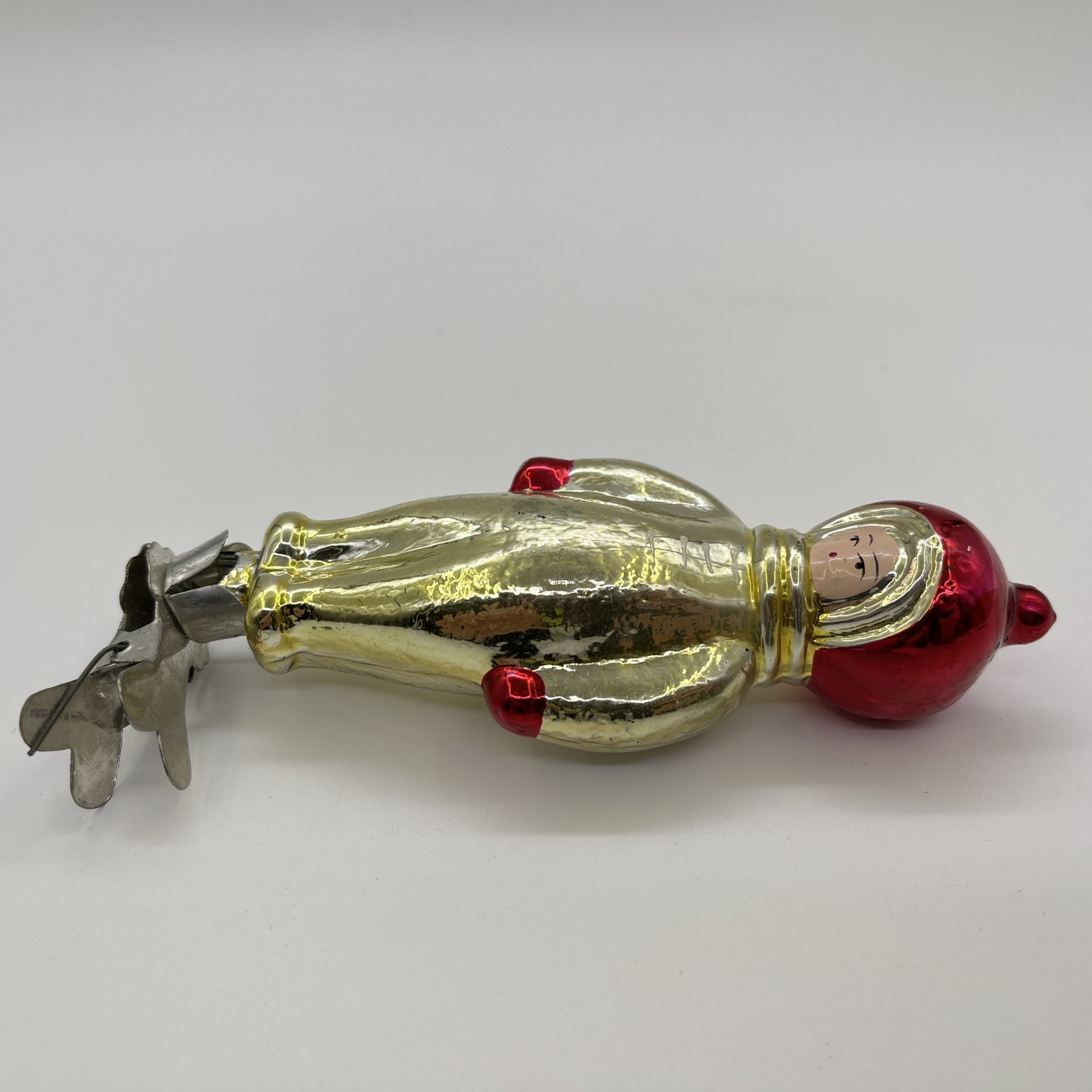 Ёлочная игрушка на прищепке "Космонавт", стекло, краска, металл, СССР, 1960-1980 гг.