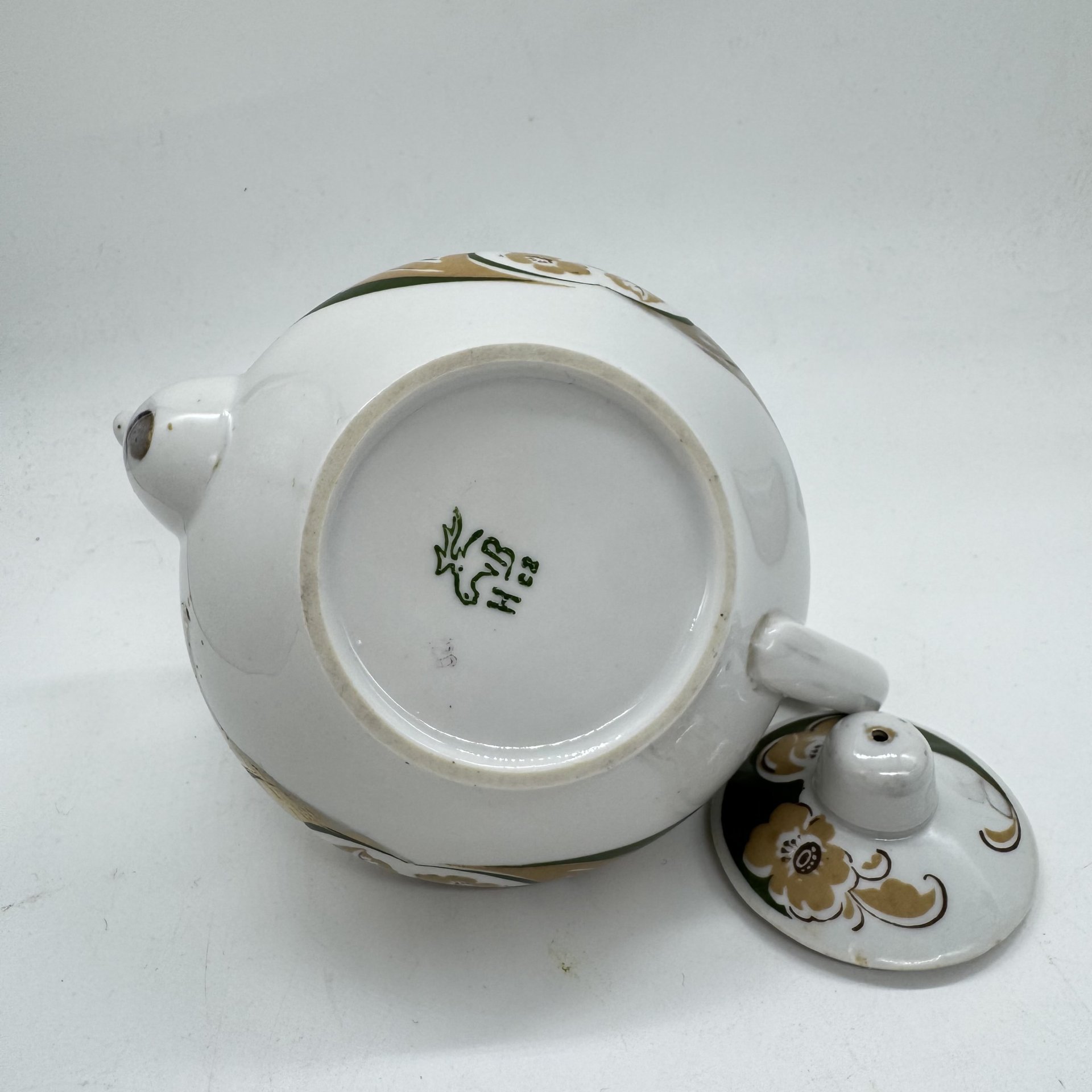 Чайник с крышкой и цветочным декором, Дмитровский фарфоровый завод (ДФЗ Вербилки)