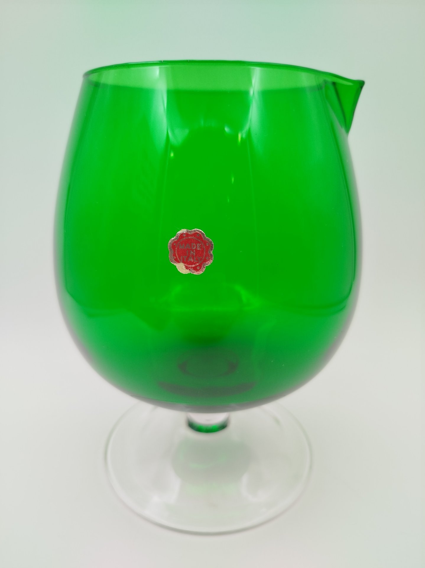 Ваза-бокал зеленого оттенка, на прозрачной ножке, стекло, Италия, 1950-1980 гг.