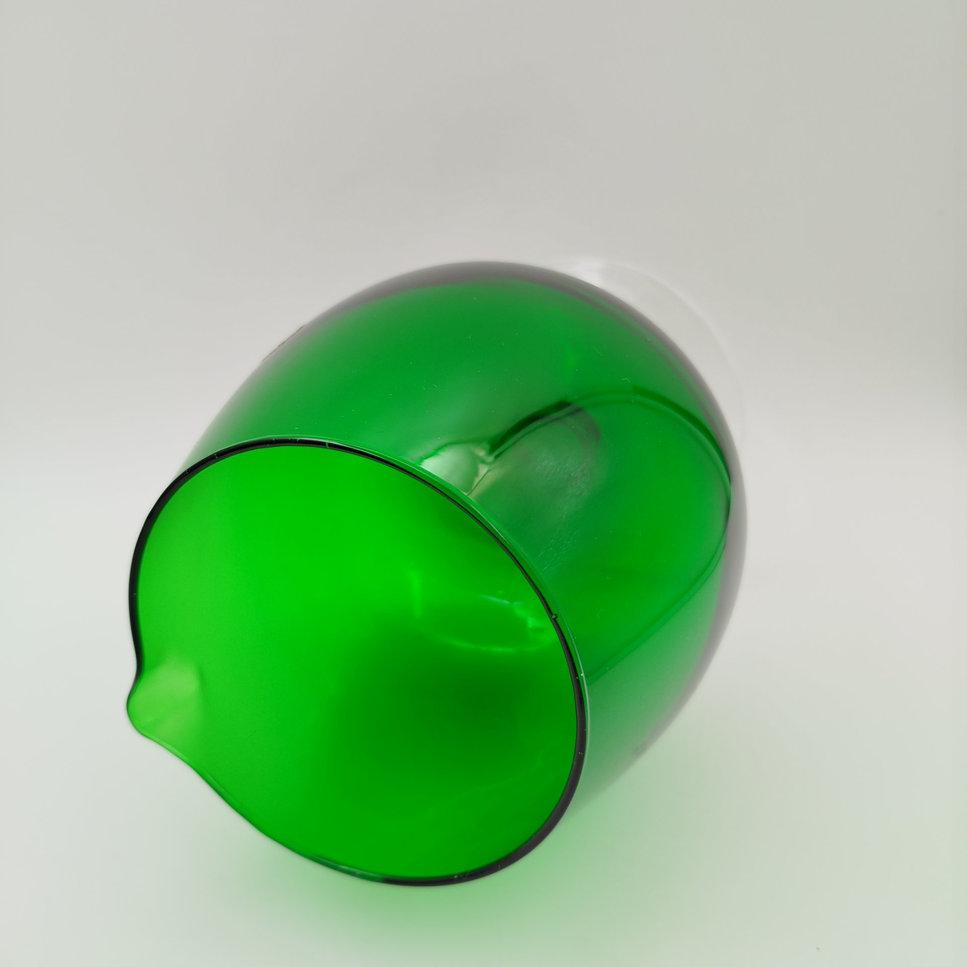 Ваза-бокал зеленого оттенка, на прозрачной ножке, стекло, Италия, 1950-1980 гг.