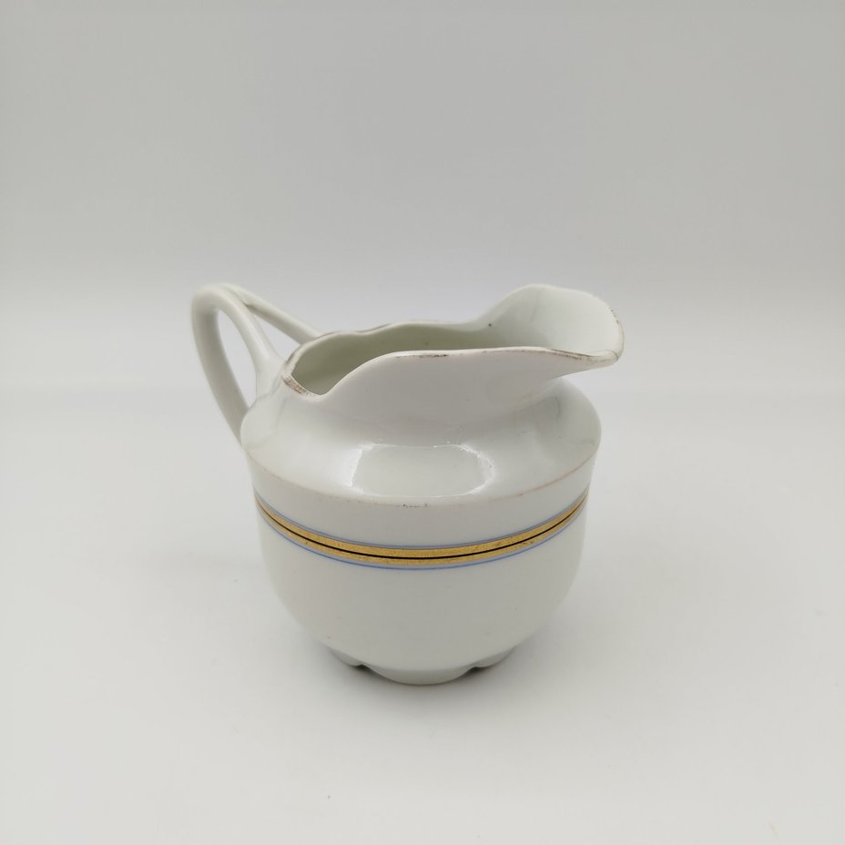 Молочник с декоративным пояском, фарфор, обводка, золочение, Фарфоровый завод «Пролетарий» (Бронница, Мста), СССР, 1927-1930 гг.