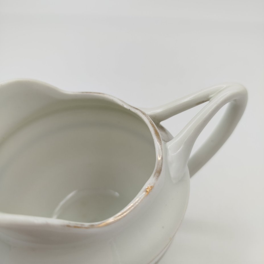 Молочник с декоративным пояском, фарфор, обводка, золочение, Фарфоровый завод «Пролетарий» (Бронница, Мста), СССР, 1927-1930 гг.