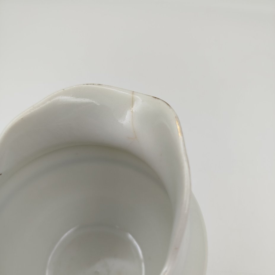 Молочник с декоративным пояском, фарфор, обводка, золочение, Фарфоровый завод «Пролетарий» (Бронница, Мста), СССР, 1927-1930 гг.