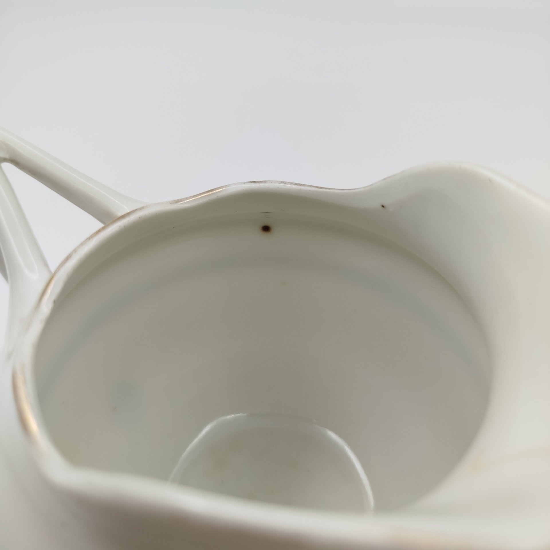 Молочник с декоративным пояском, фарфор, обводка, золочение, Фарфоровый завод «Пролетарий» (Бронница, Мста), СССР, 1927-1930 гг.