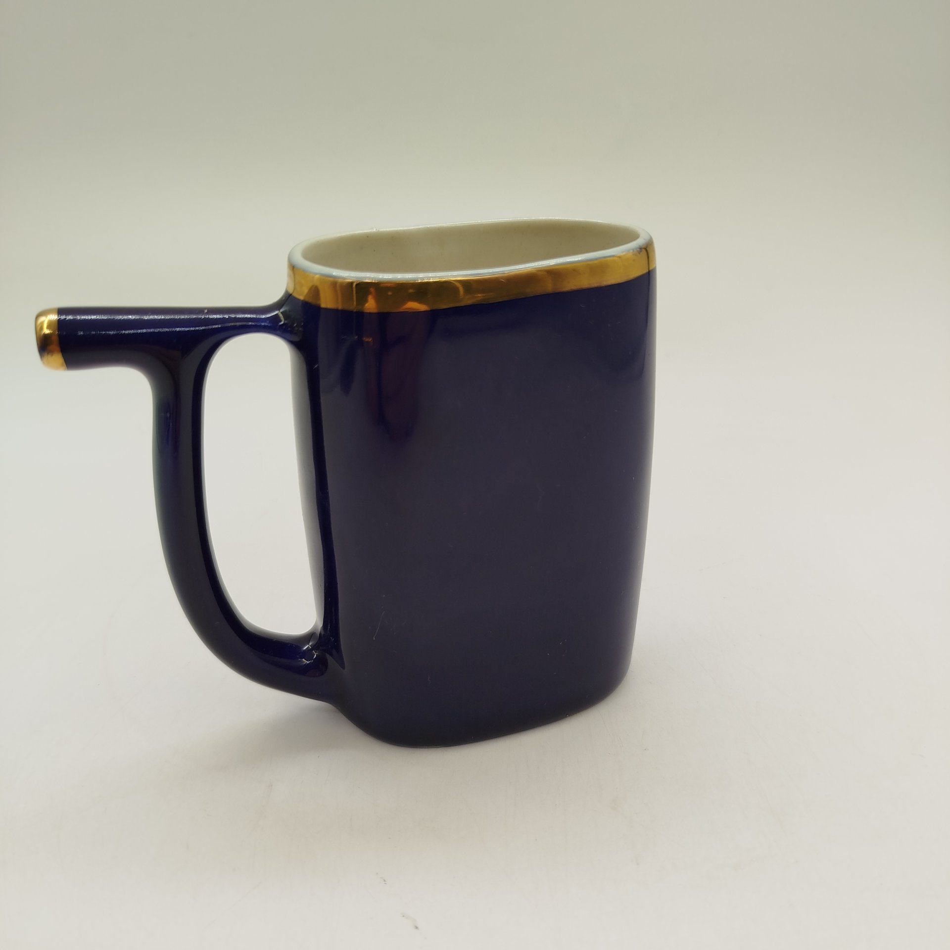 Бюветница (поильник) с надписью "Кисловодск", фарфор, крытье кобальтом, золочение, Кисловодская фабрика сувениров, СССР, 1970-1980 гг.