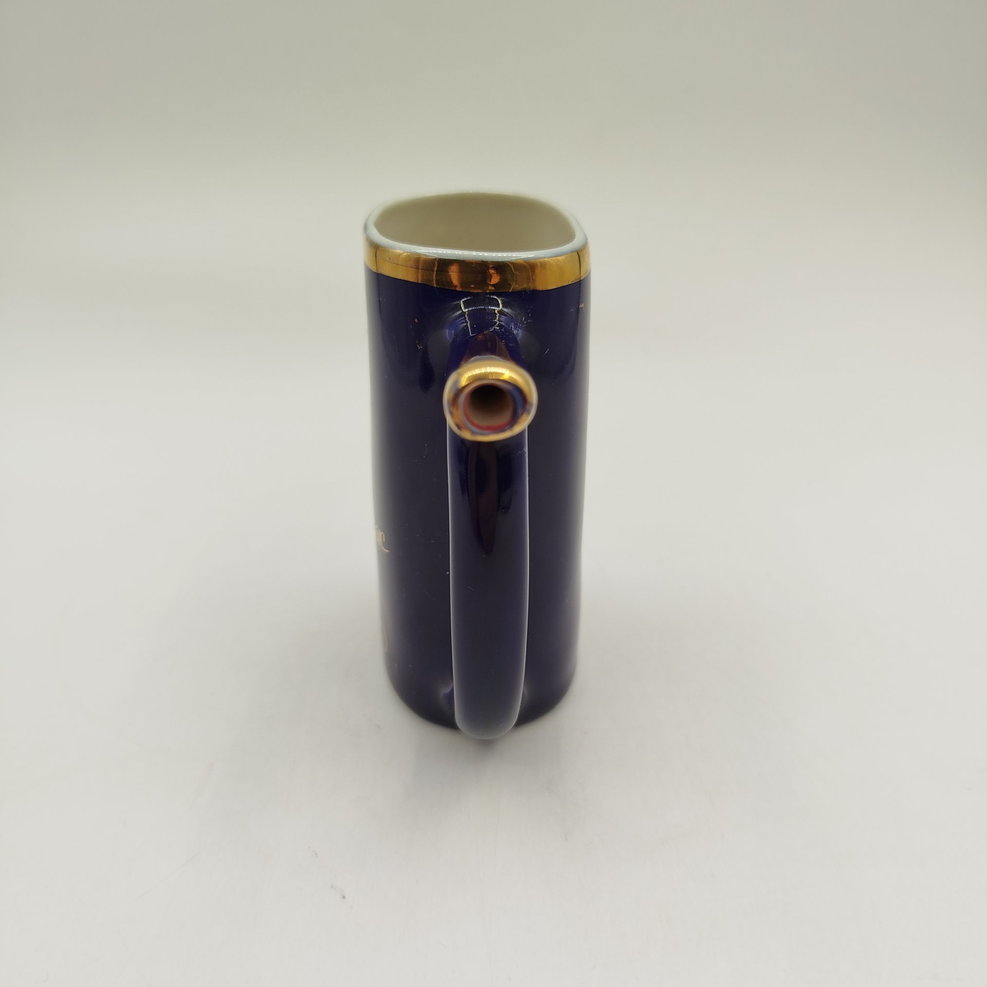 Бюветница (поильник) с надписью "Кисловодск", фарфор, крытье кобальтом, золочение, Кисловодская фабрика сувениров, СССР, 1970-1980 гг.