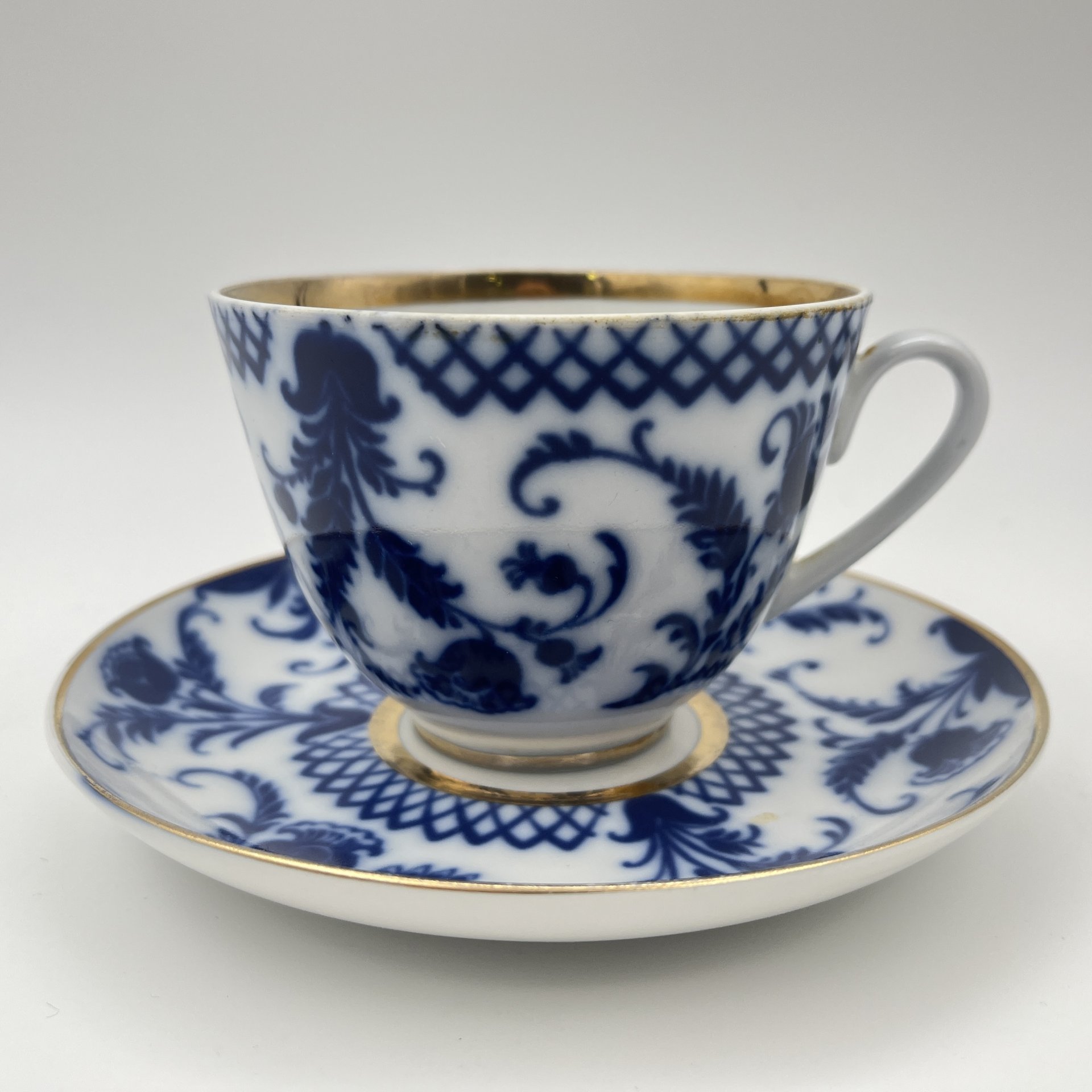 Пара чайная "Синие цветы", фарфор, деколь, золочение, Ленинградский фарфоровый завод (ЛФЗ), СССР, 1970-1986 гг.