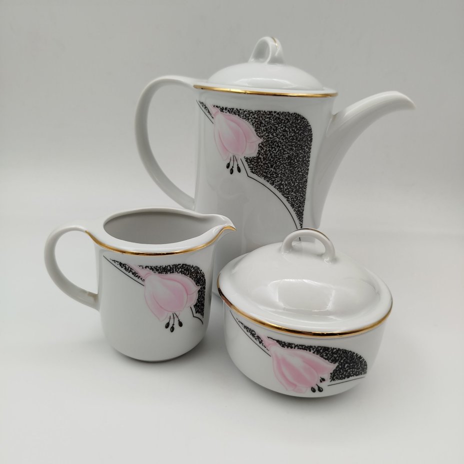 Сервиз кофейный с изображением розовых цветов, на 6 персон (15 предметов), фарфор, деколь, золочение, Graf Von Henneberg Porzellan, 1777 Jlmenau, ГДР, 1973-1977 гг.