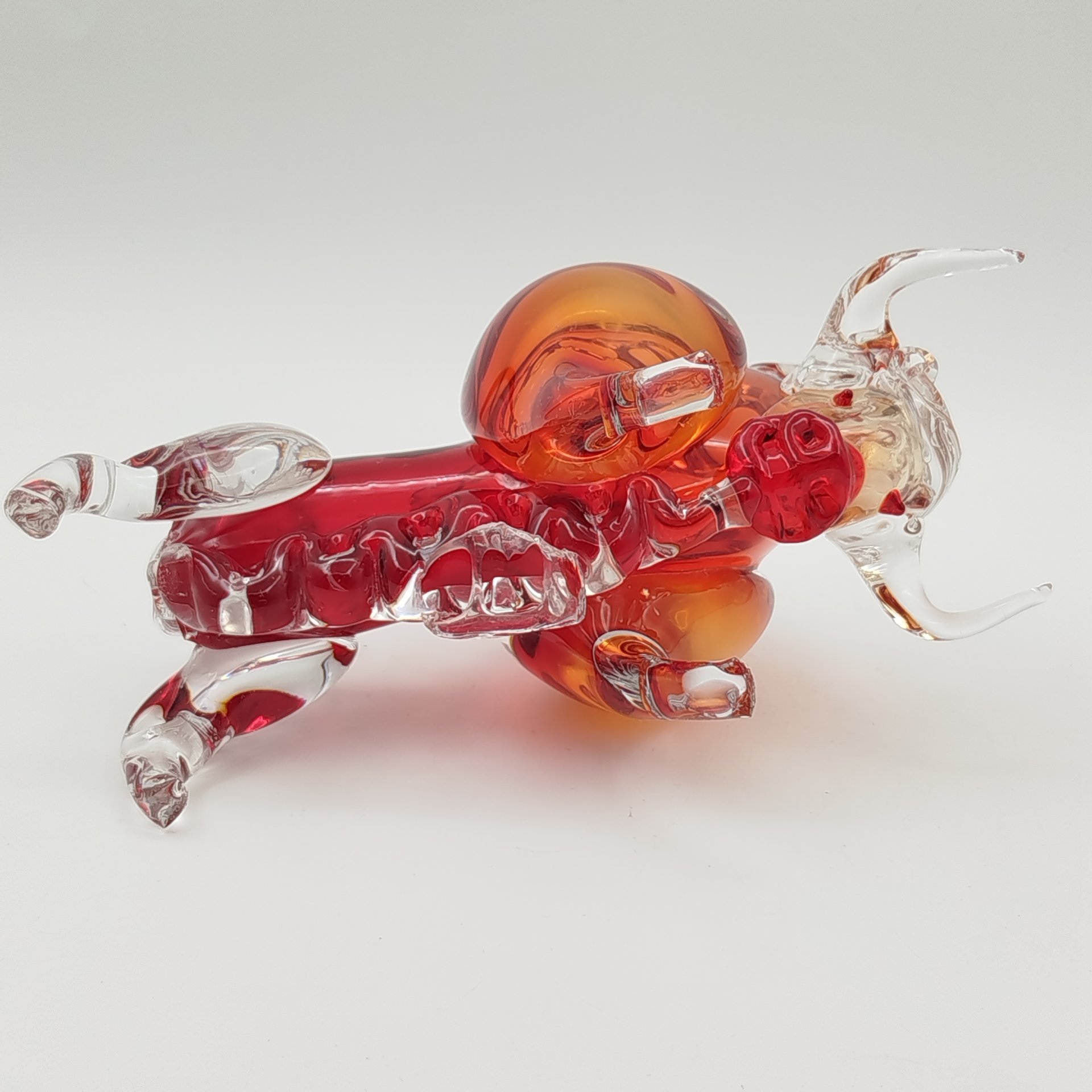 Статуэтка "Бизон", автор Муратов В.С., стекло, гутная техника, Гусевской хрустальный завод (Гусь-Хрустальный), СССР, 1970-1990 гг.