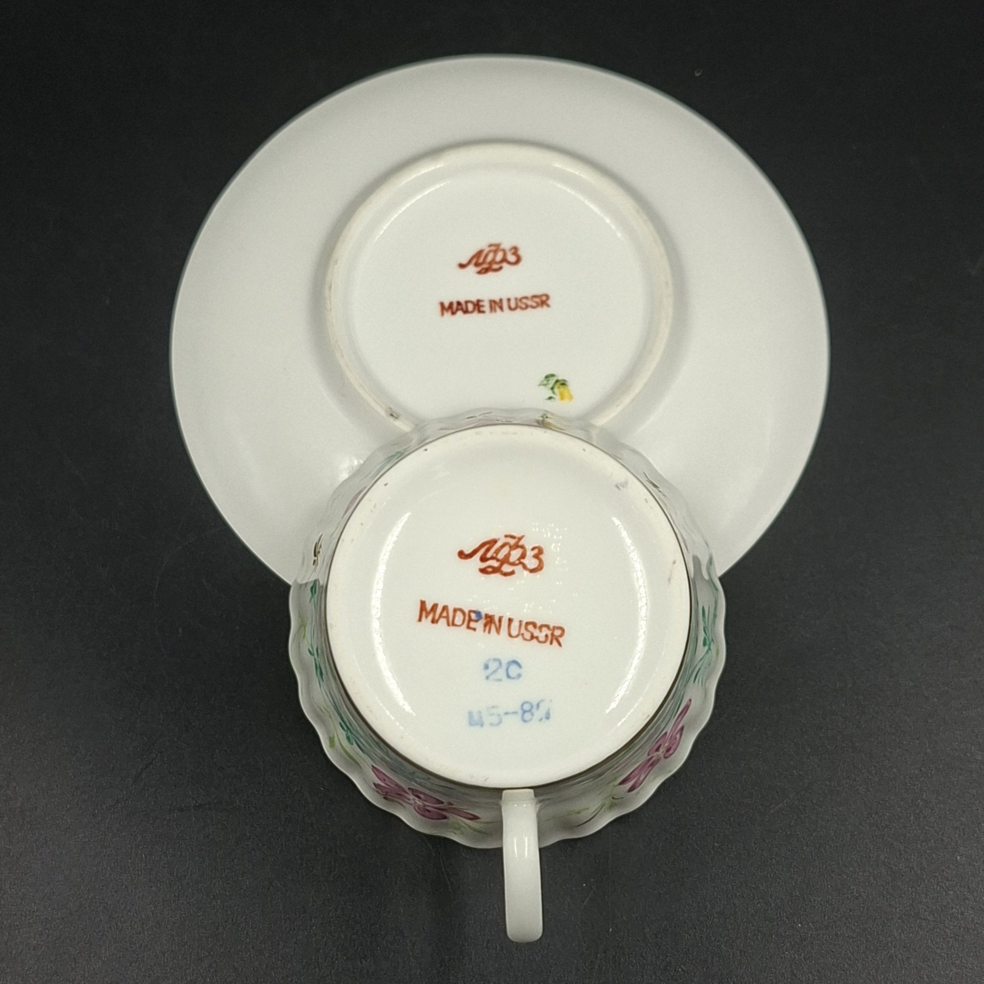 Пара кофейная "Комарики" (форма "Одуванчик"), фарфор, деколь, Ленинградский фарфоровый завод (ЛФЗ), Россия, 1970-1991 гг.