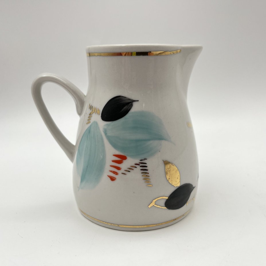 Молочник в стиле минимализм, украшенный растительным декором, фарфор, роспись, золочение, Полонский фарфоровый завод, СССР, 1960-1970 гг.