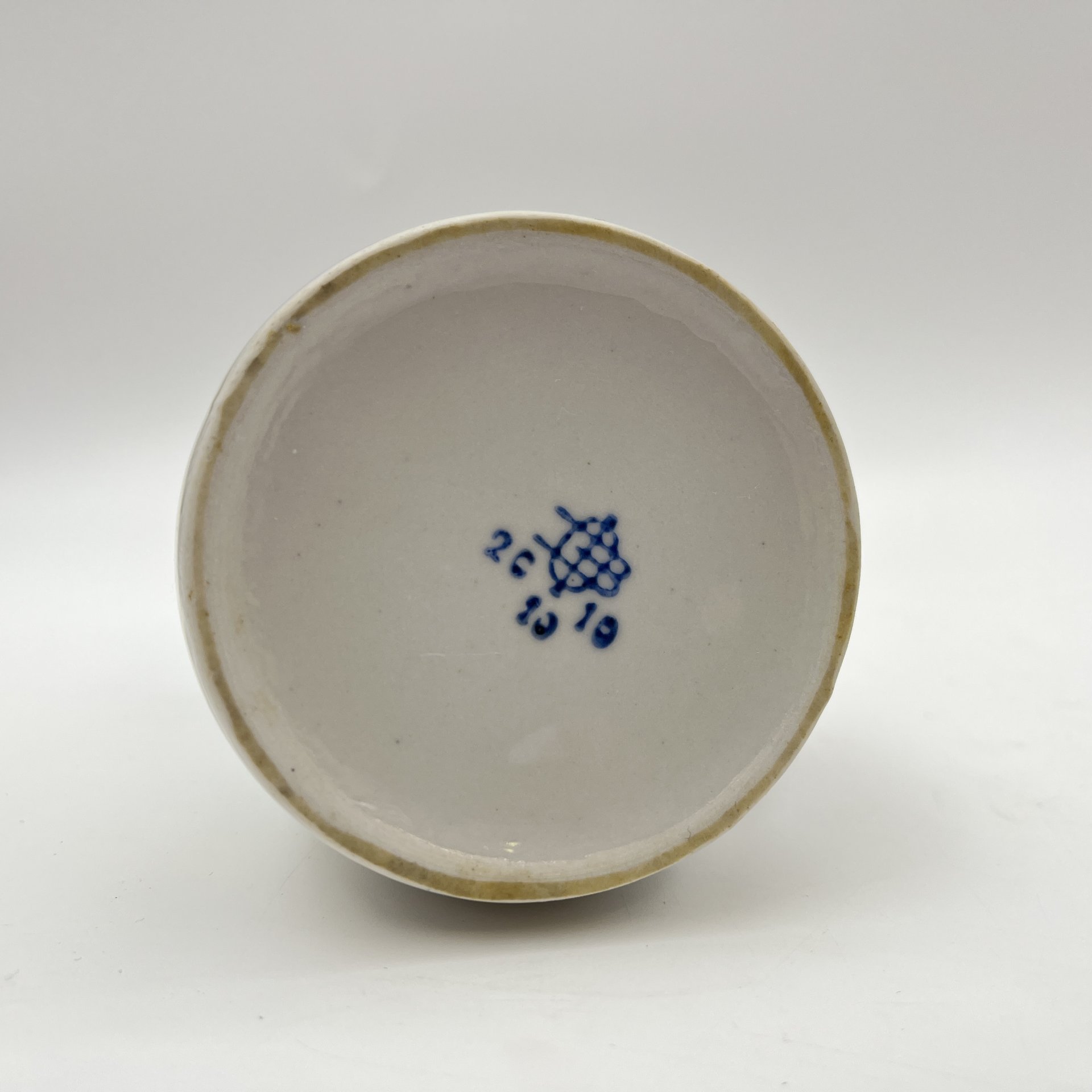 Молочник в стиле минимализм, украшенный растительным декором, фарфор, роспись, золочение, Полонский фарфоровый завод, СССР, 1960-1970 гг.