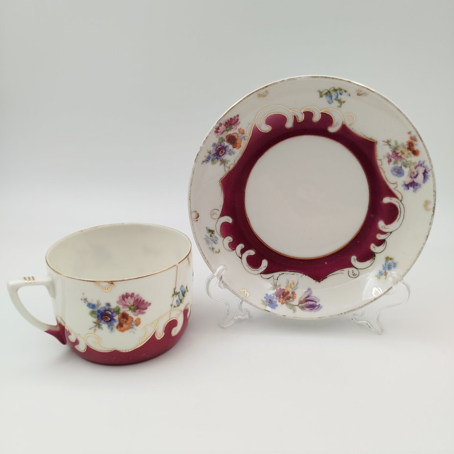 Чайная пара с цветочным декором, фарфор, крытье, деколь с дорисовкой, золочение, Дмитровский фарфоровый завод (ДФЗ Вербилки), СССР, 1917-1940 гг.