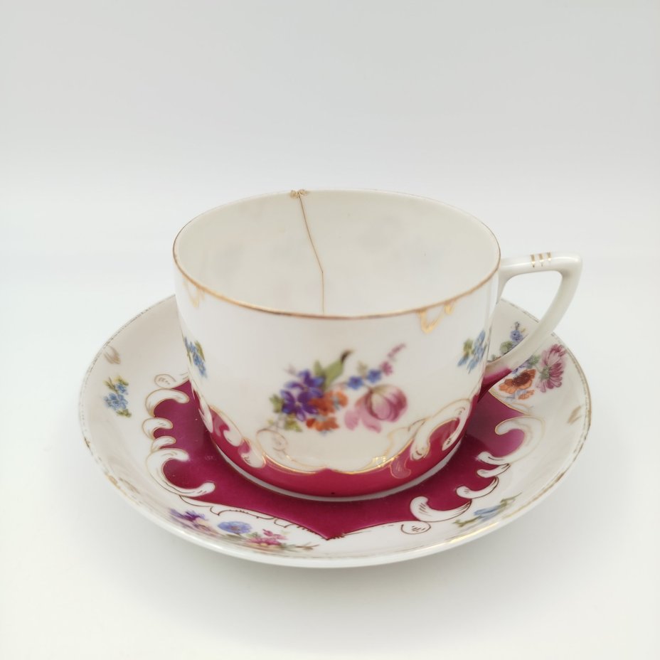 Чайная пара с цветочным декором, фарфор, крытье, деколь с дорисовкой, золочение, Дмитровский фарфоровый завод (ДФЗ Вербилки), СССР, 1917-1940 гг.