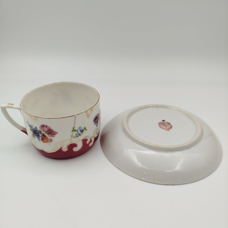 Чайная пара с цветочным декором, фарфор, крытье, деколь с дорисовкой, золочение, Дмитровский фарфоровый завод (ДФЗ Вербилки), СССР, 1917-1940 гг.
