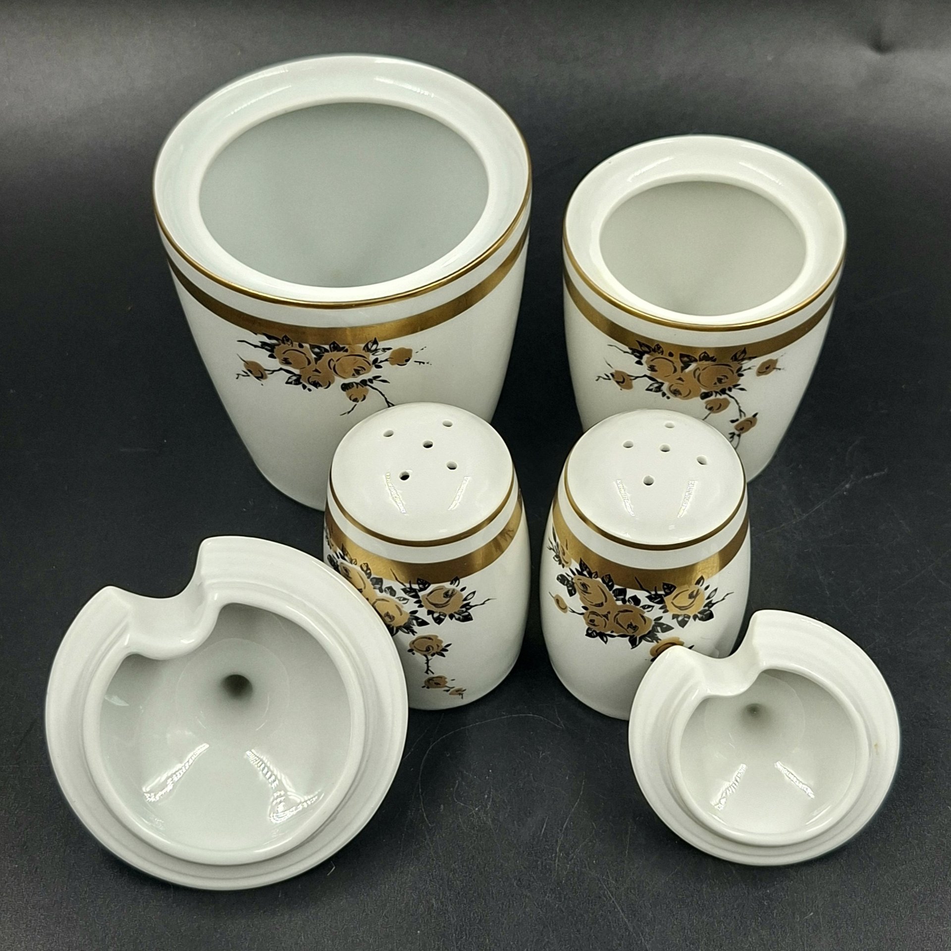 Набор для специй (солонка, перечница, горчичница и хренница) с цветочным декором золотистого цвета, фарфор, деколь, золочение, Graf Von Henneberg Porzellan, 1777 Jlmenau, ГДР, 1973-1977 гг.